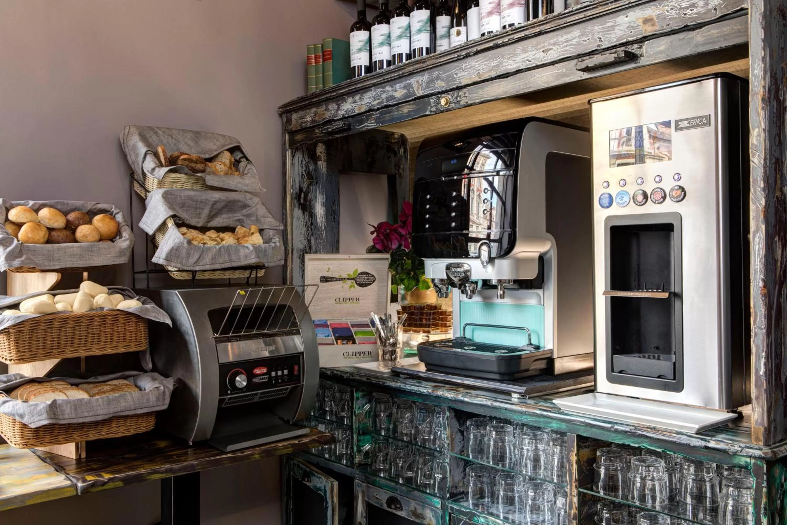 Buffet breakfast in The RomeHello