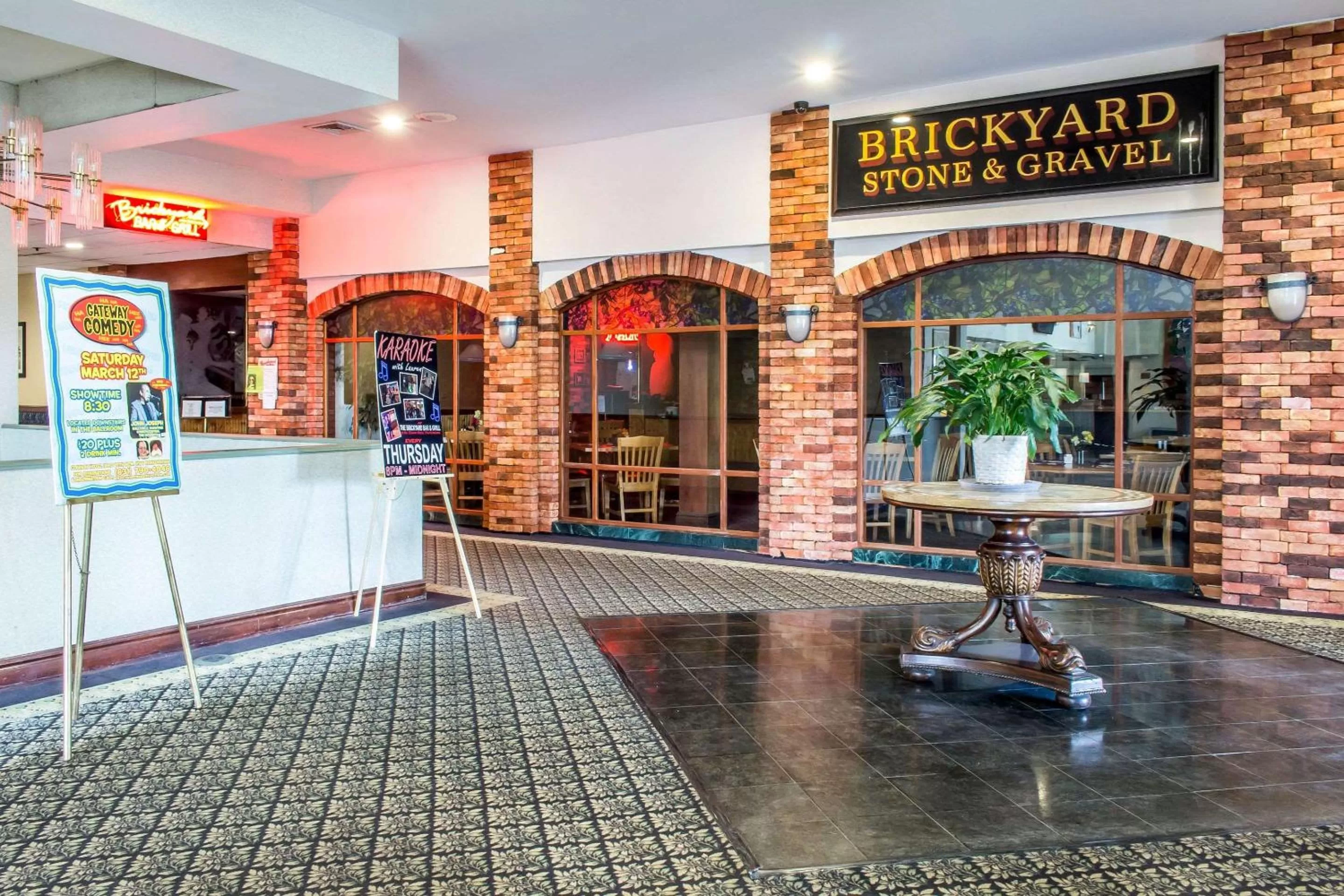 Restaurant/places to eat in Clarion Hotel & Conference Center