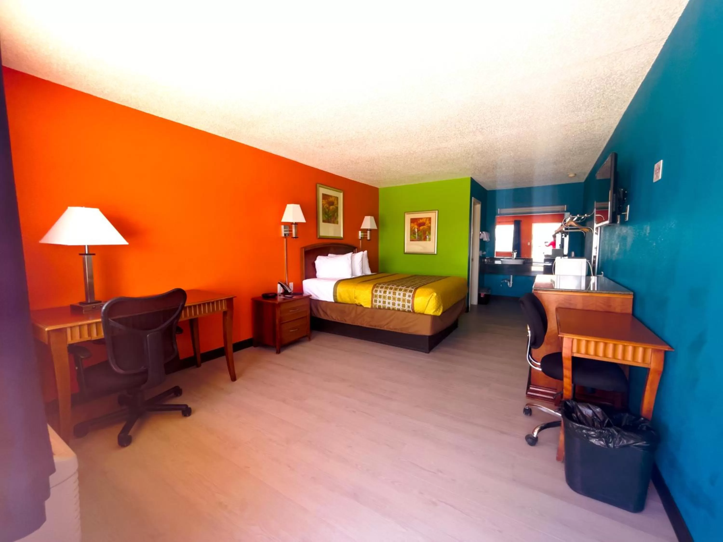 Photo of the whole room, Bed in Morning Star Inn