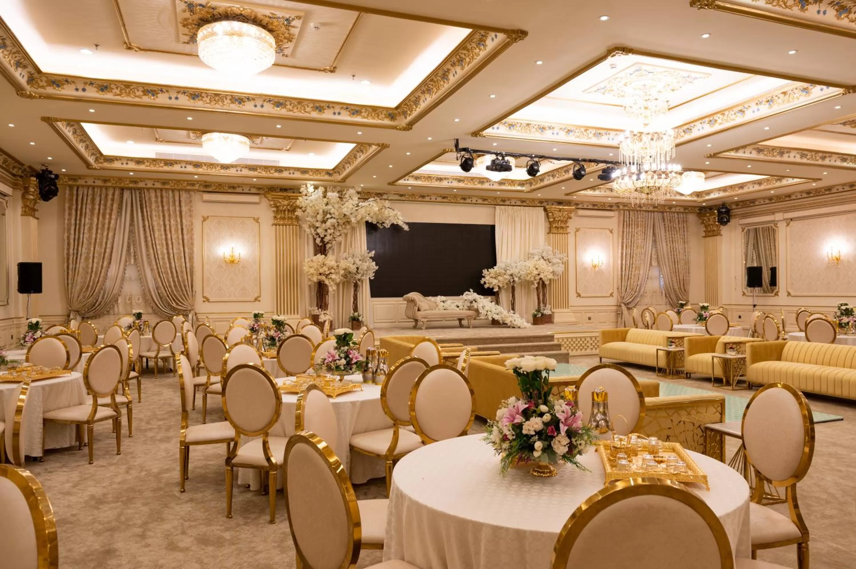 Restaurant/Places to Eat in Seasons Park Hotel