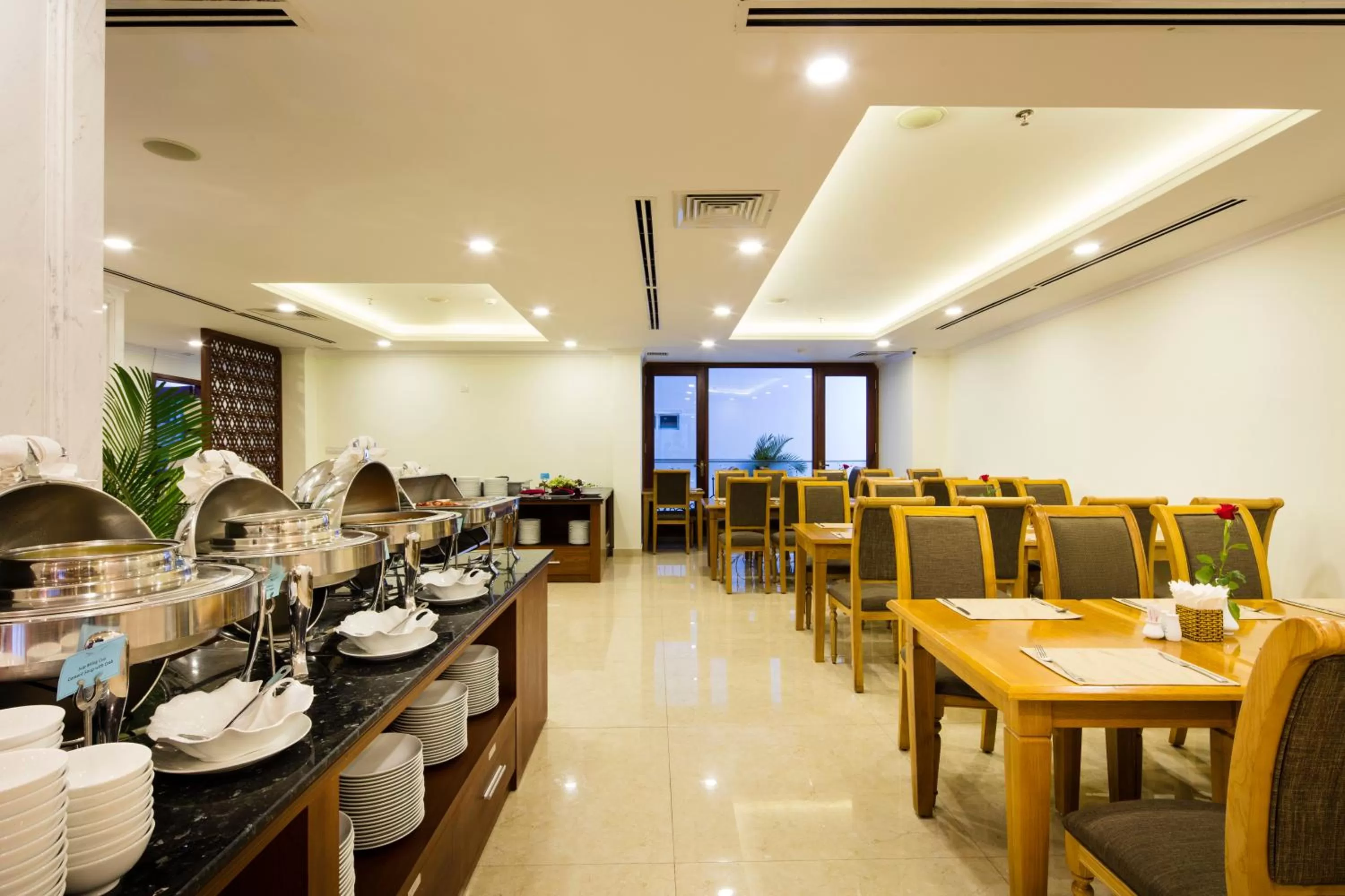 Restaurant/places to eat in Apus Hotel