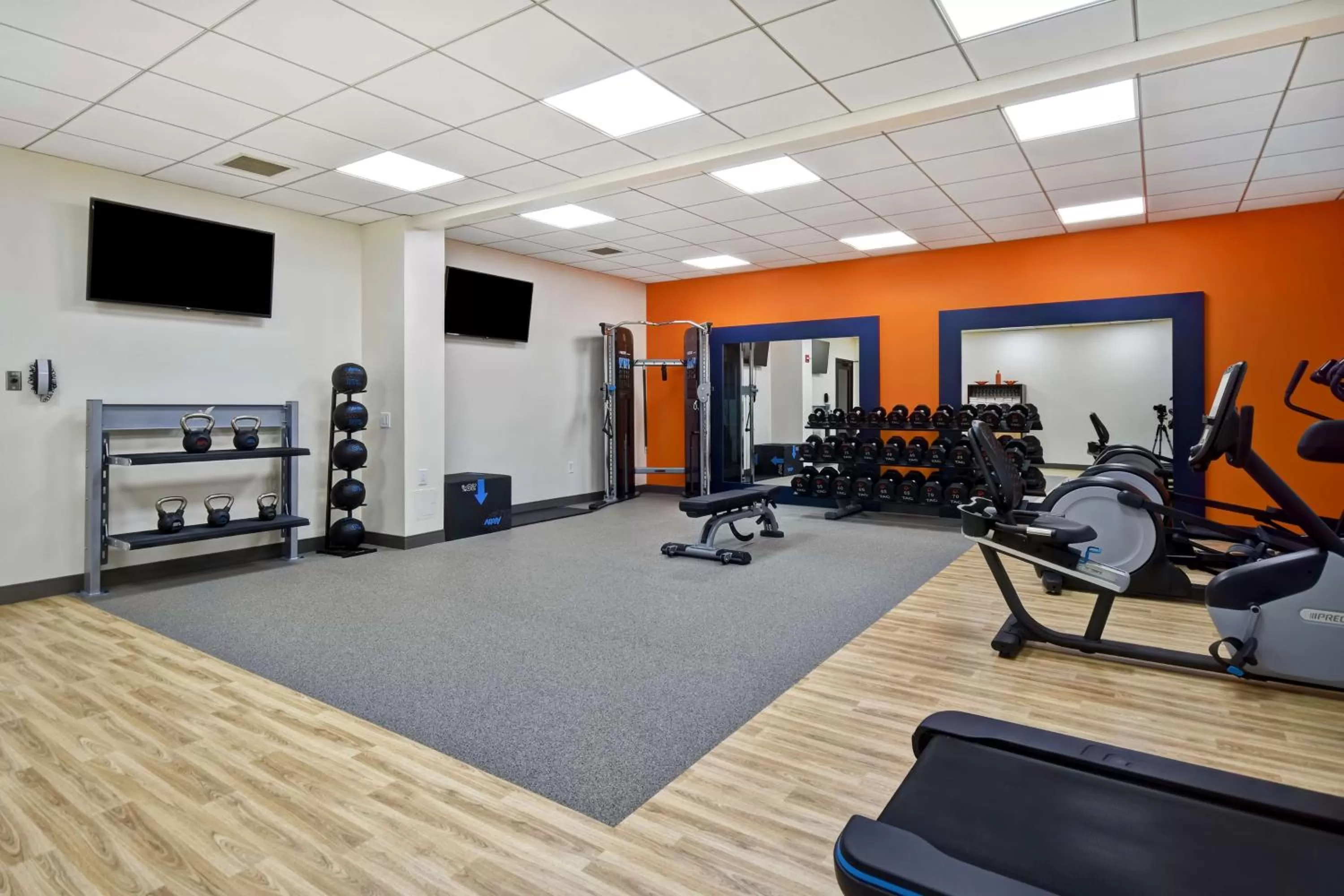 Fitness centre/facilities in Hampton Inn NY-JFK