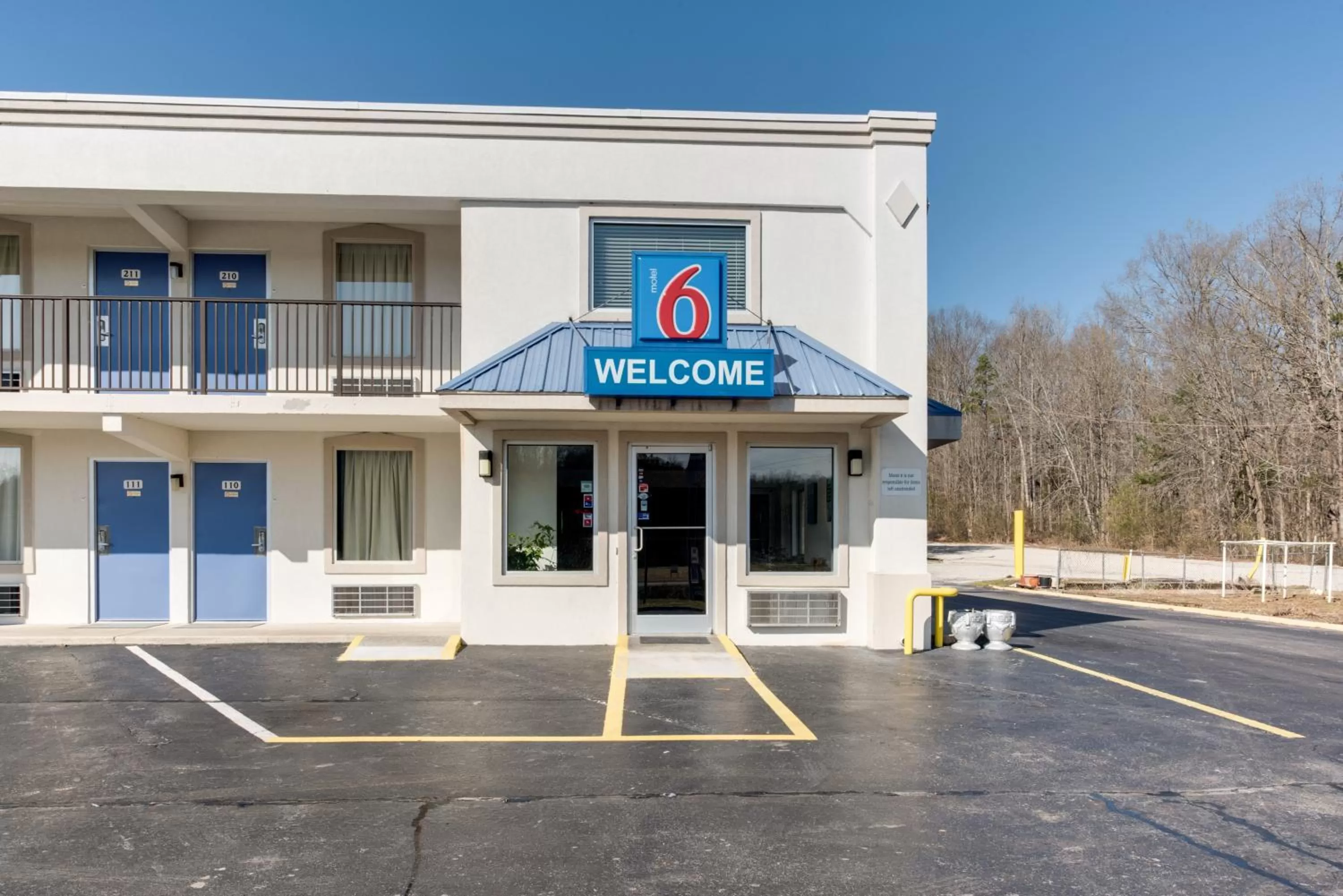 Facade/entrance in Motel 6-Kingston, TN
