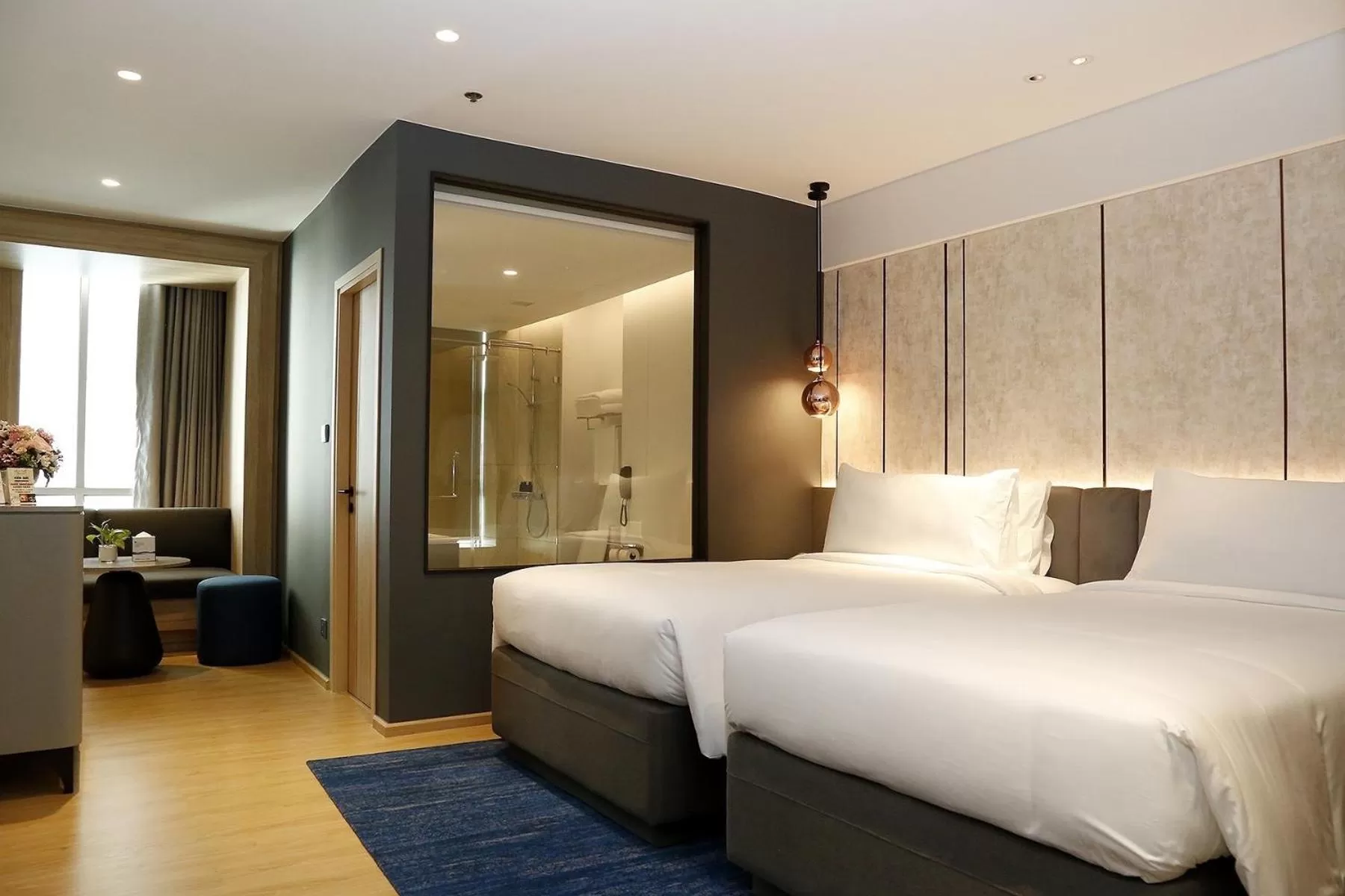 Bedroom, Bed in Miracle Grand Convention Hotel
