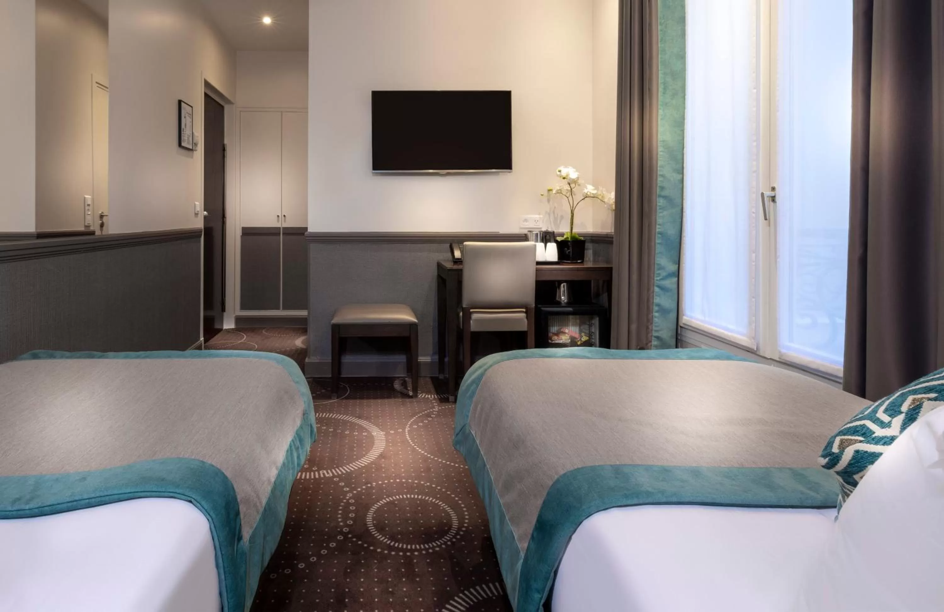 TV and multimedia, Bed in Elysées Ceramic