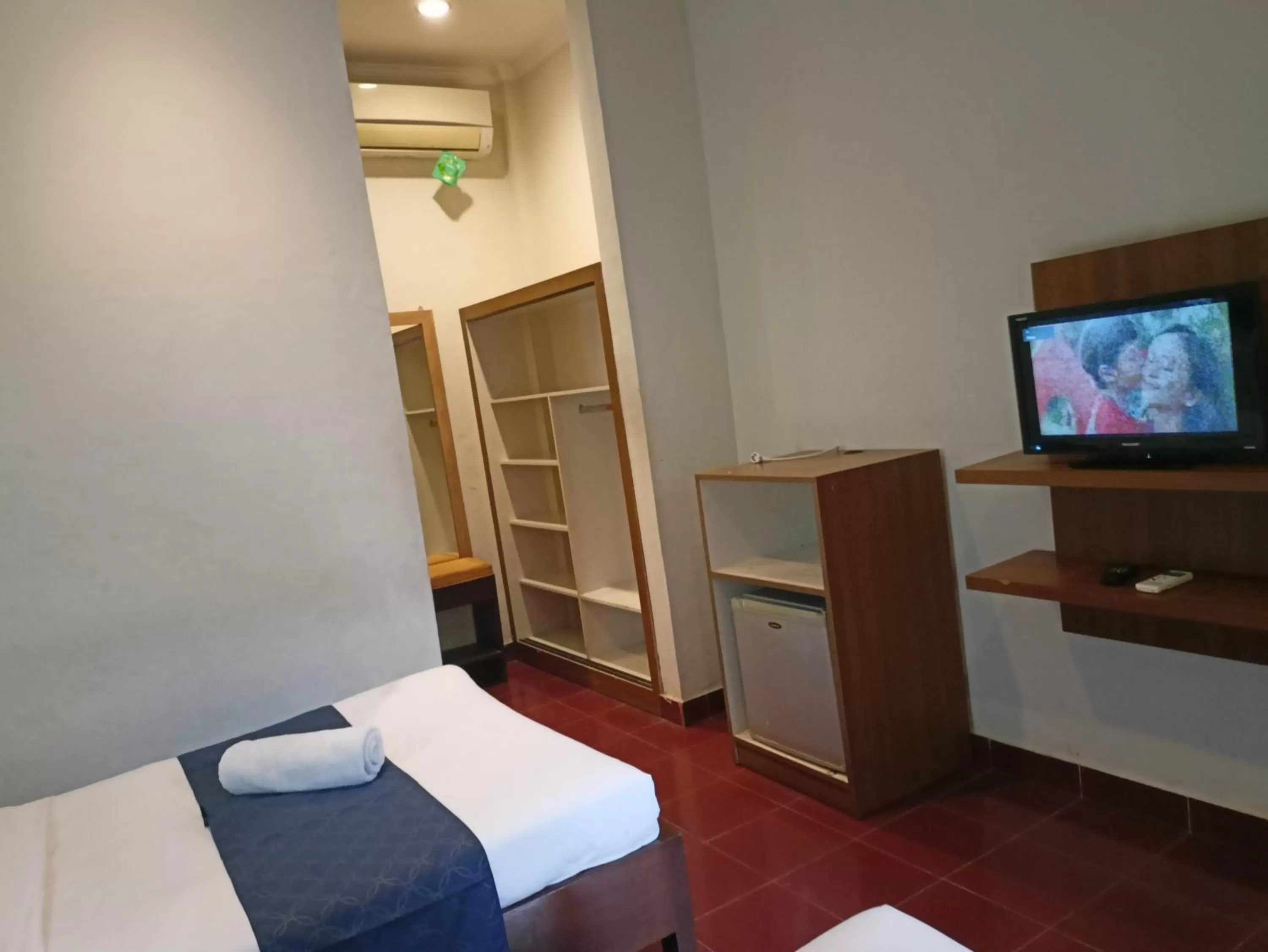 Communal lounge/ TV room, Bed in Catur Adi Putra