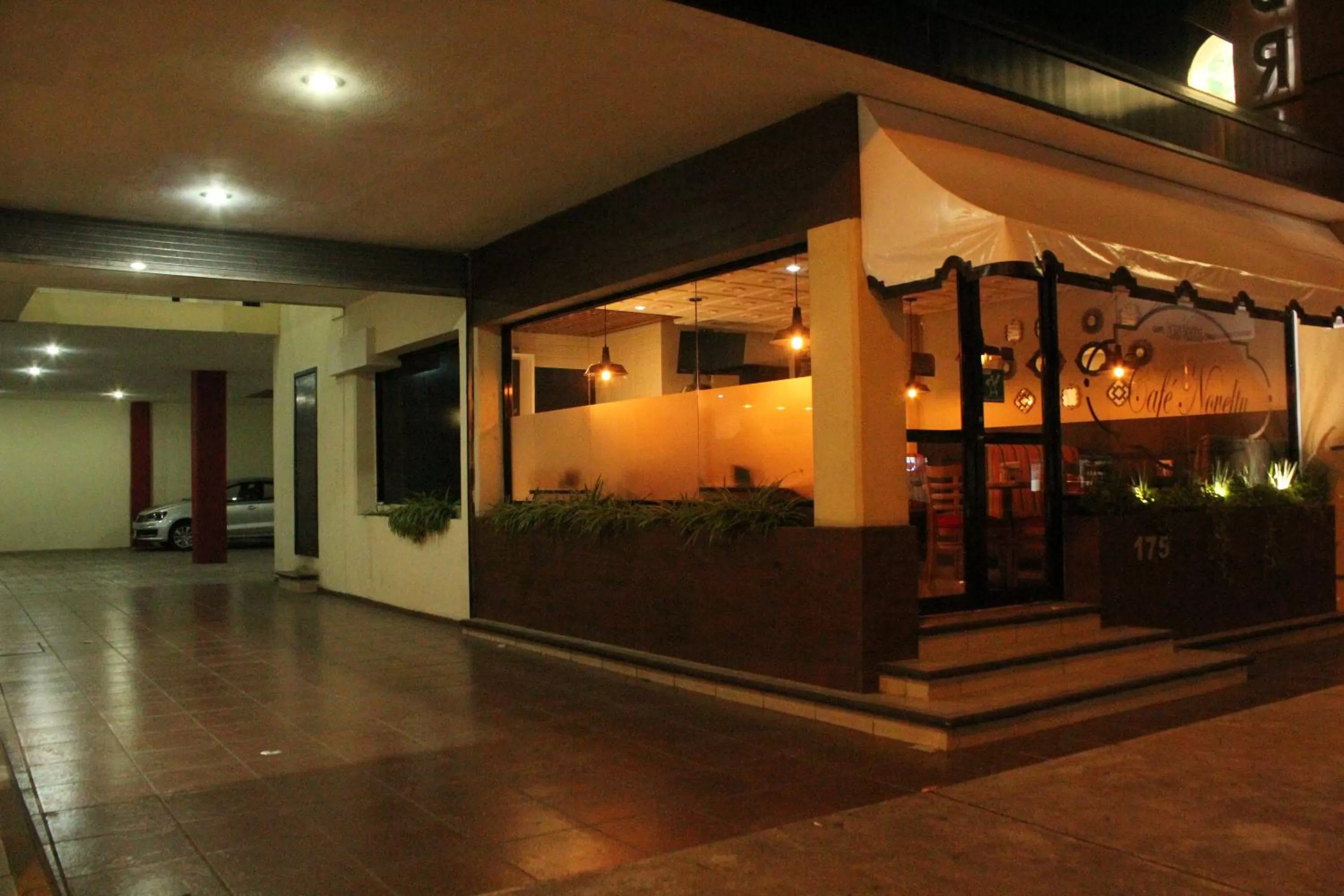 Restaurant/places to eat in Hotel Madrid