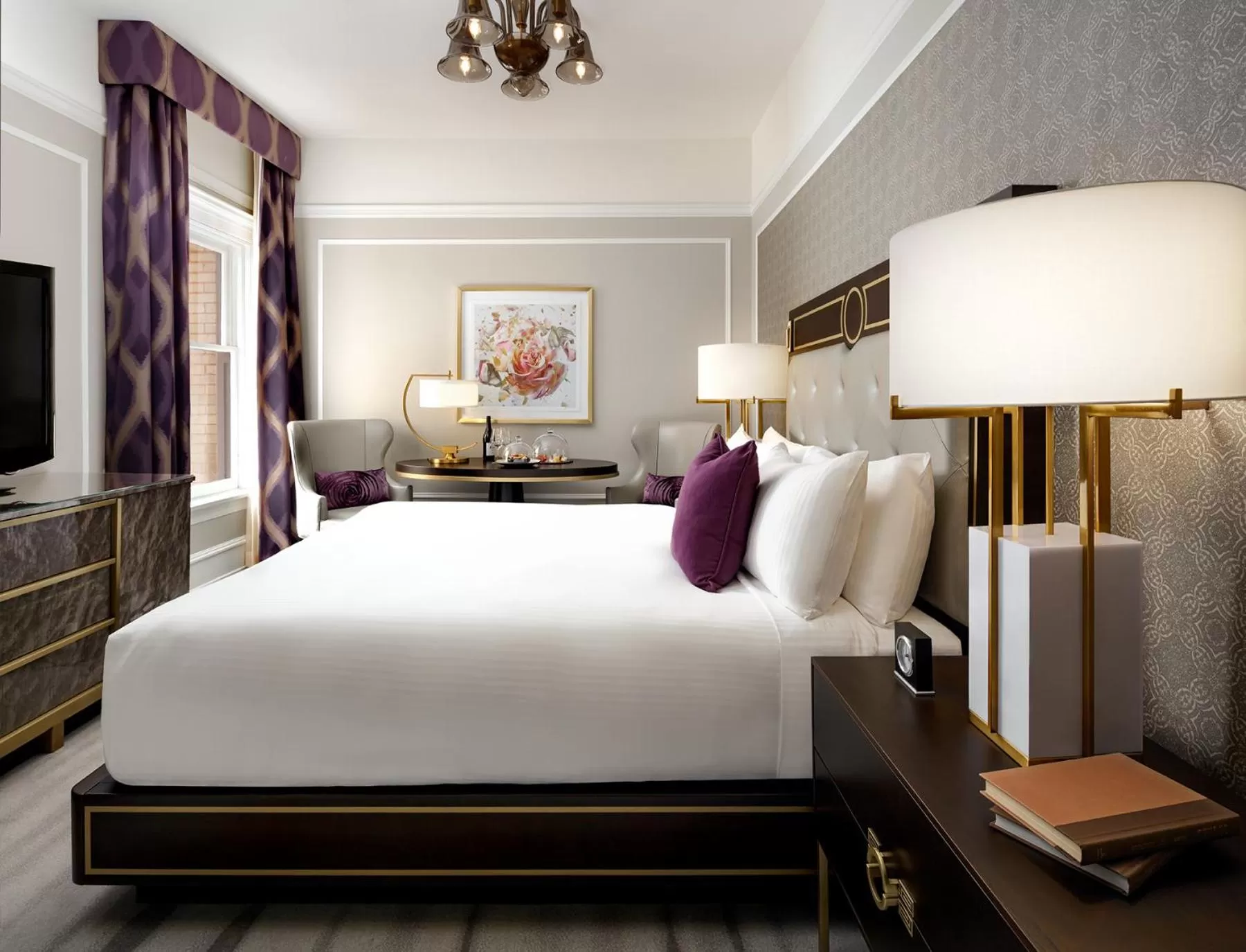 Bedroom, Bed in Fairmont Empress Hotel