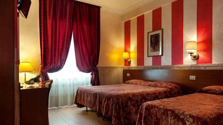 Photo of the whole room, Bed in Hotel Pyramid