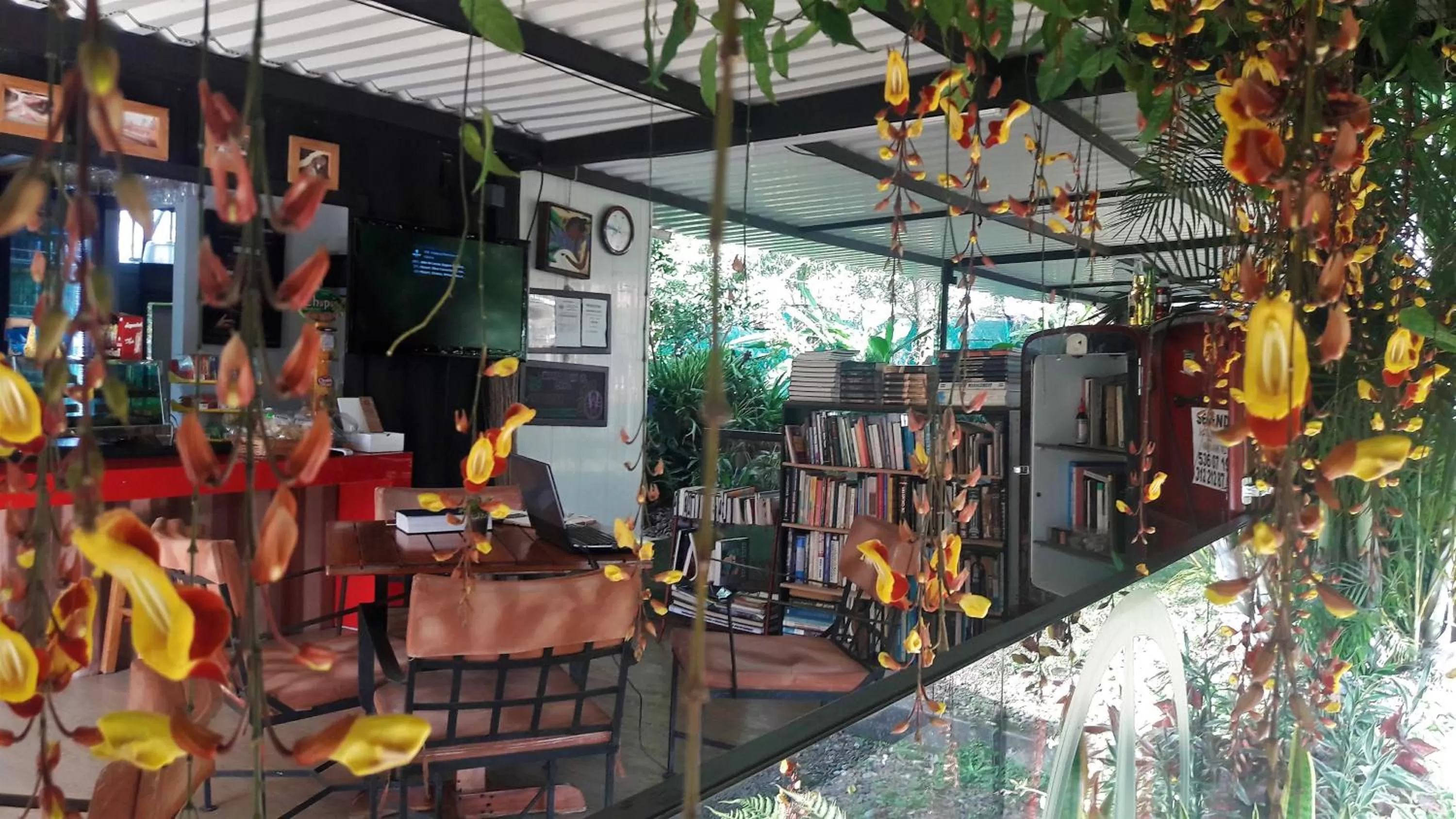 Restaurant/places to eat in ALTO LODGING Centro de Entrenamiento Deportivo y Negocios, a 2 pasos del Aeropuerto JMC, Transporte Incluido