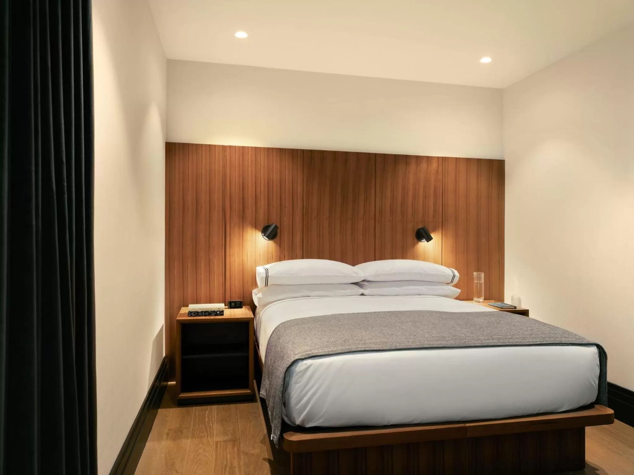 Bedroom, Bed in The Moore, New York City, a Member of Design Hotels