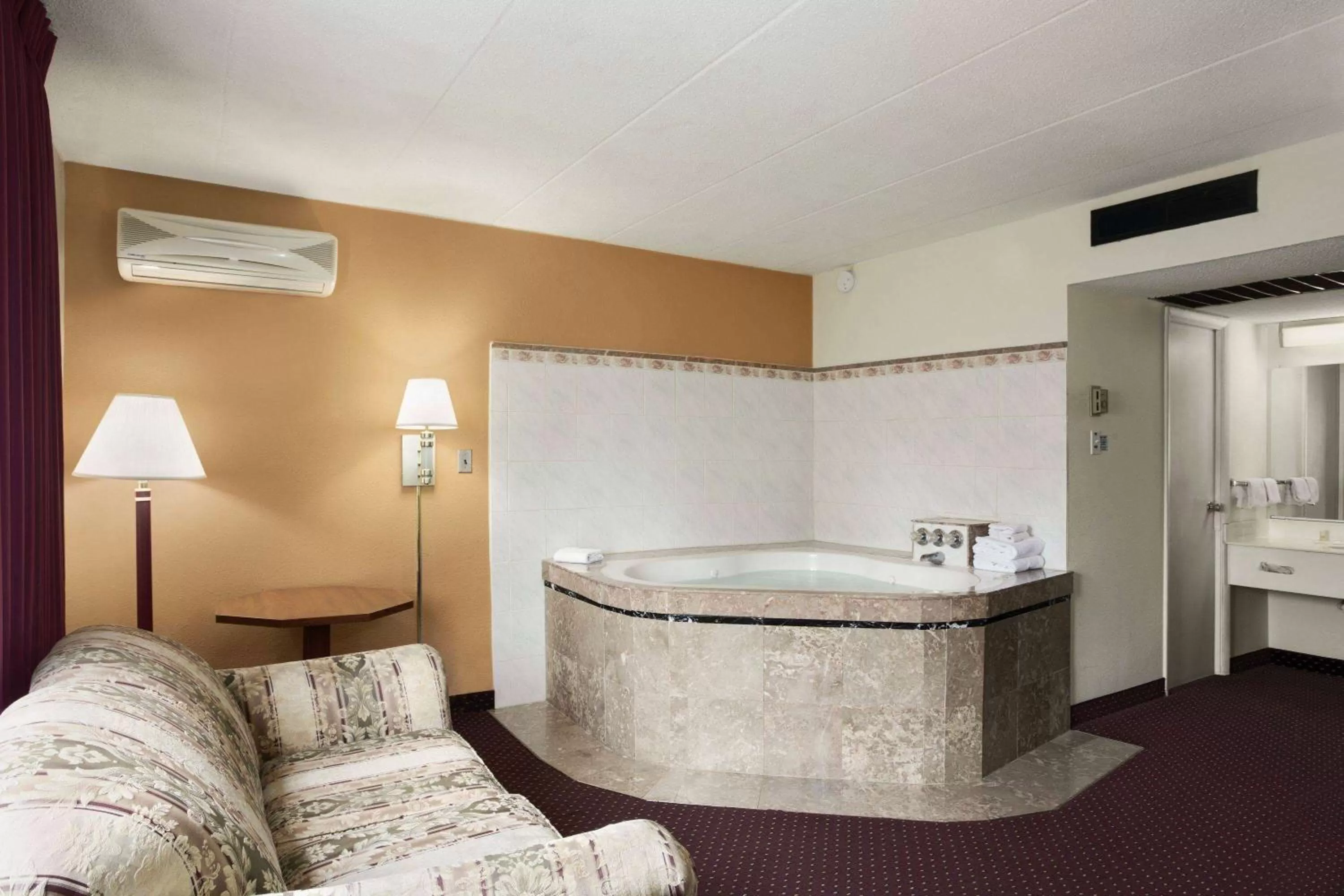 Photo of the whole room in Ramadaby Wyndham Pittsburgh-New Stanton