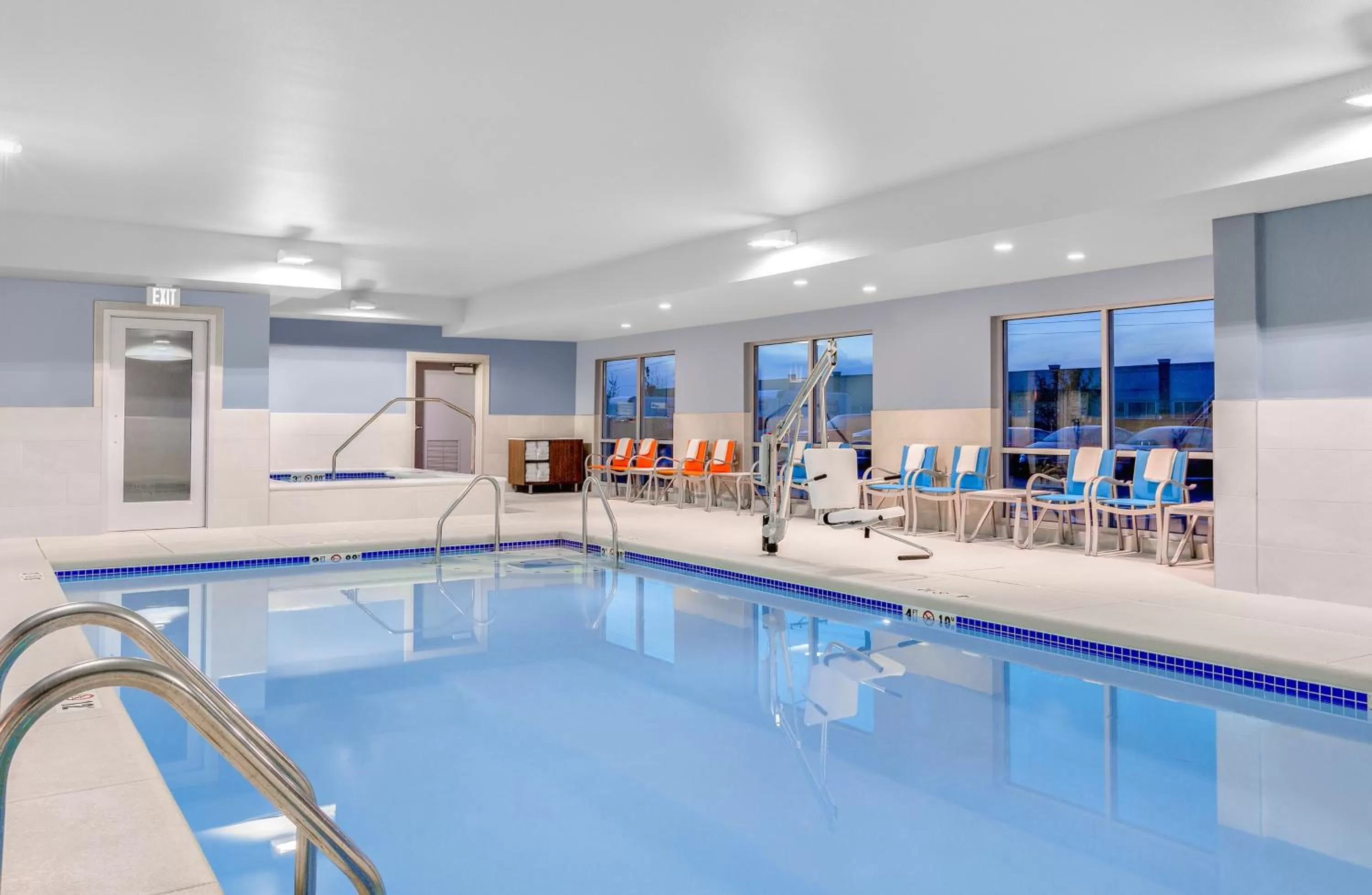 Swimming pool in Holiday Inn Express & Suites - Union Gap - Yakima Area by IHG