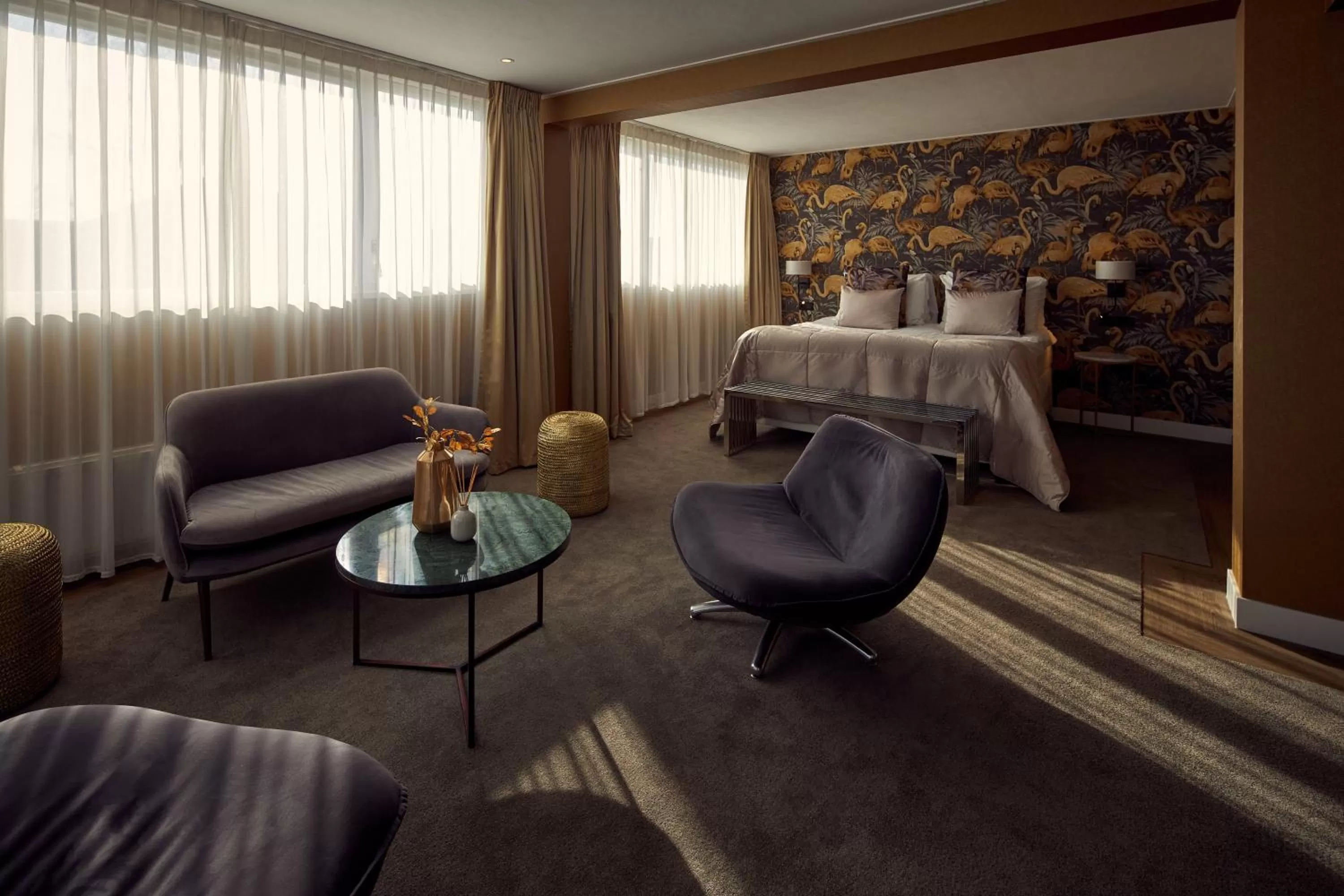 Living room, Bed in Van der Valk Hotel Emmeloord