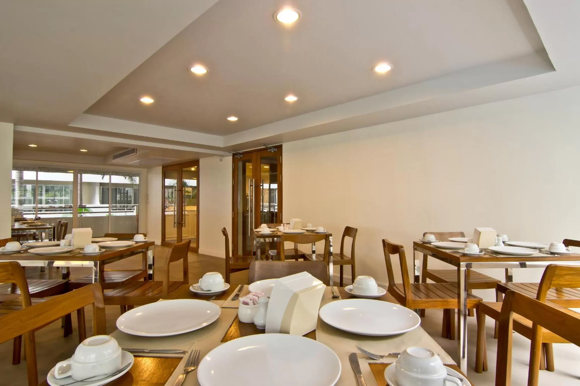 Restaurant/places to eat in Sunshine Hotel & Residences