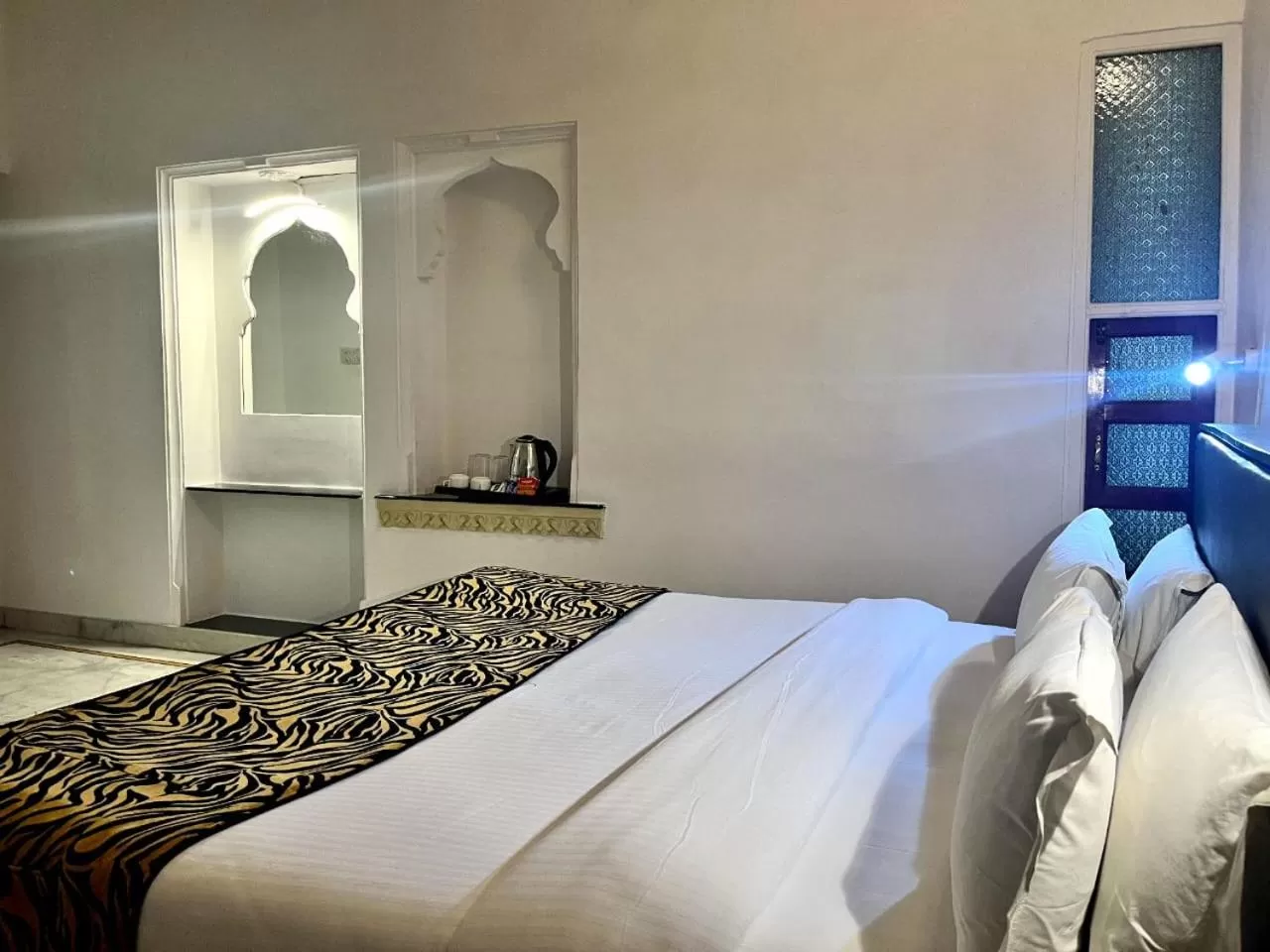 Coffee/tea facilities, Bed in Hotel The Tiger