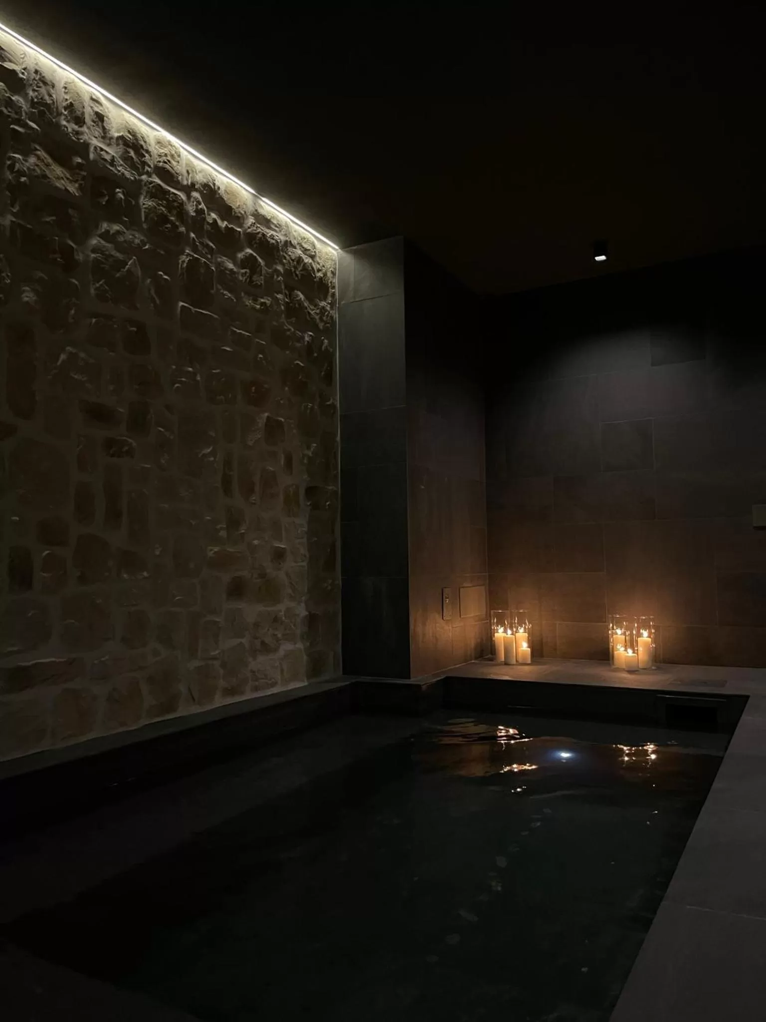 Swimming Pool in Raha Suites