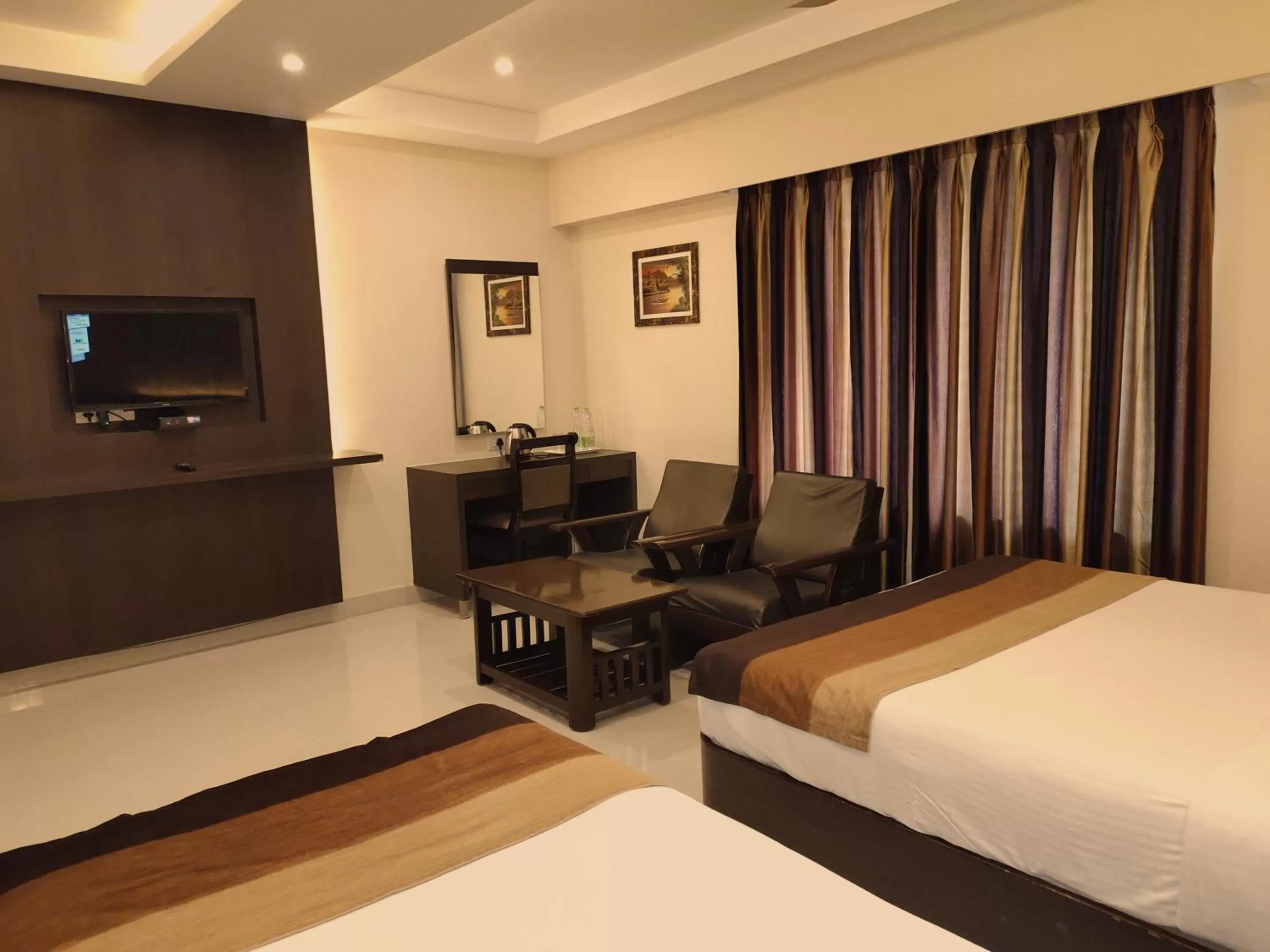 TV and multimedia, Bed in Hotel Deepam