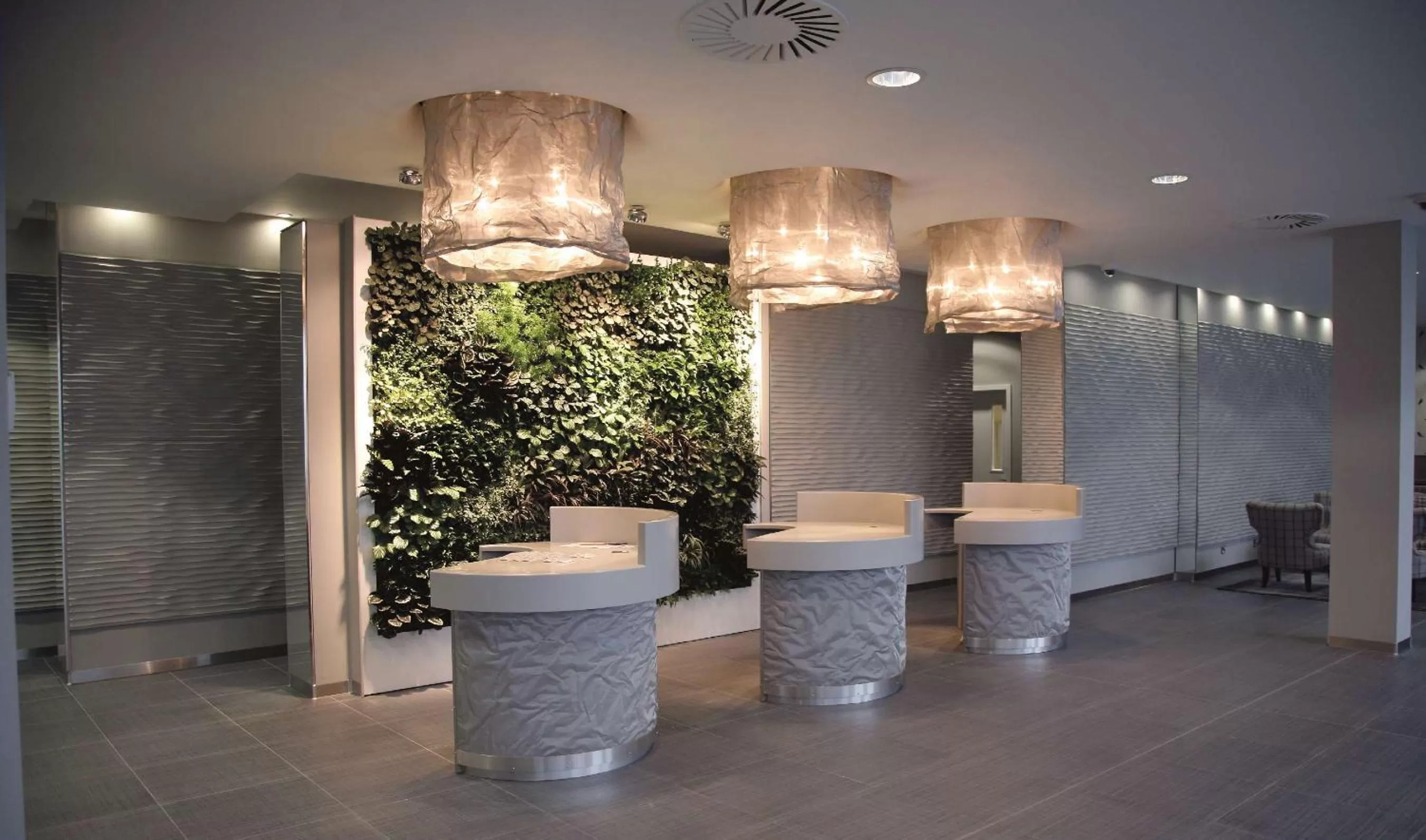 Lobby or reception in Radisson Blu Hotel East Midlands Airport