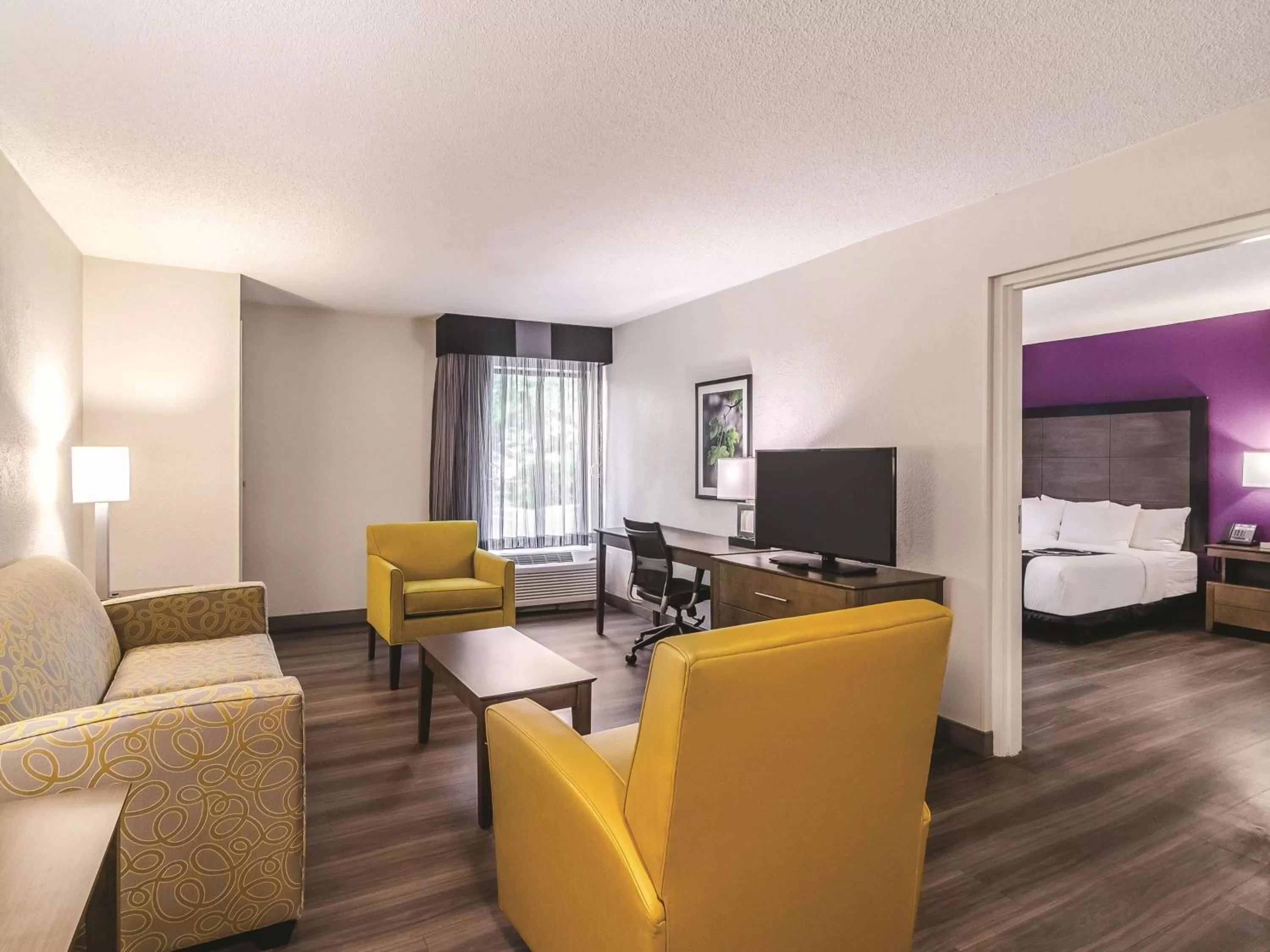 Deluxe King Suite with Mobility/Hearing Impaired Access in La Quinta by Wyndham Myrtle Beach - N. Kings Hwy