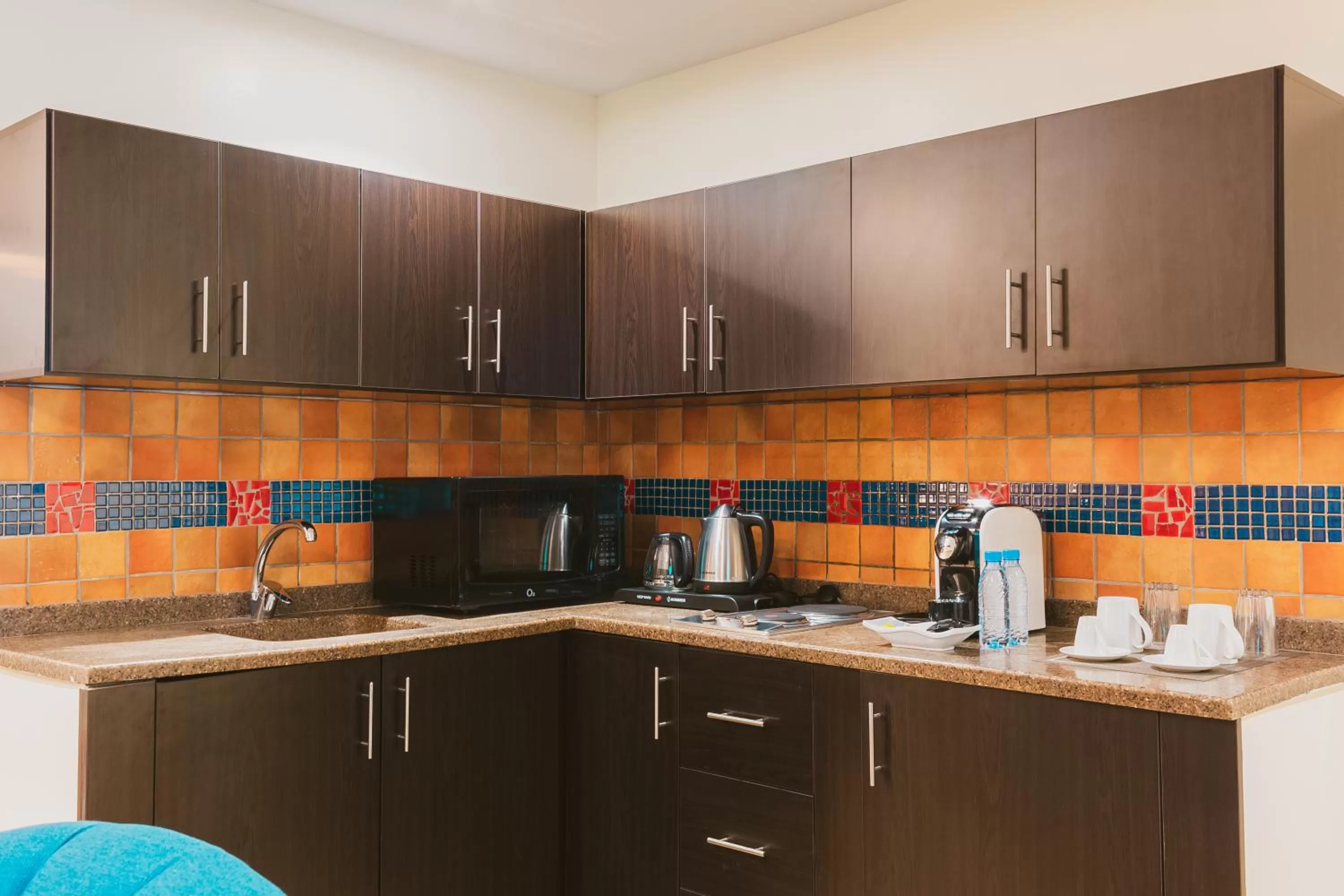 oven in Golden Ship Hotel