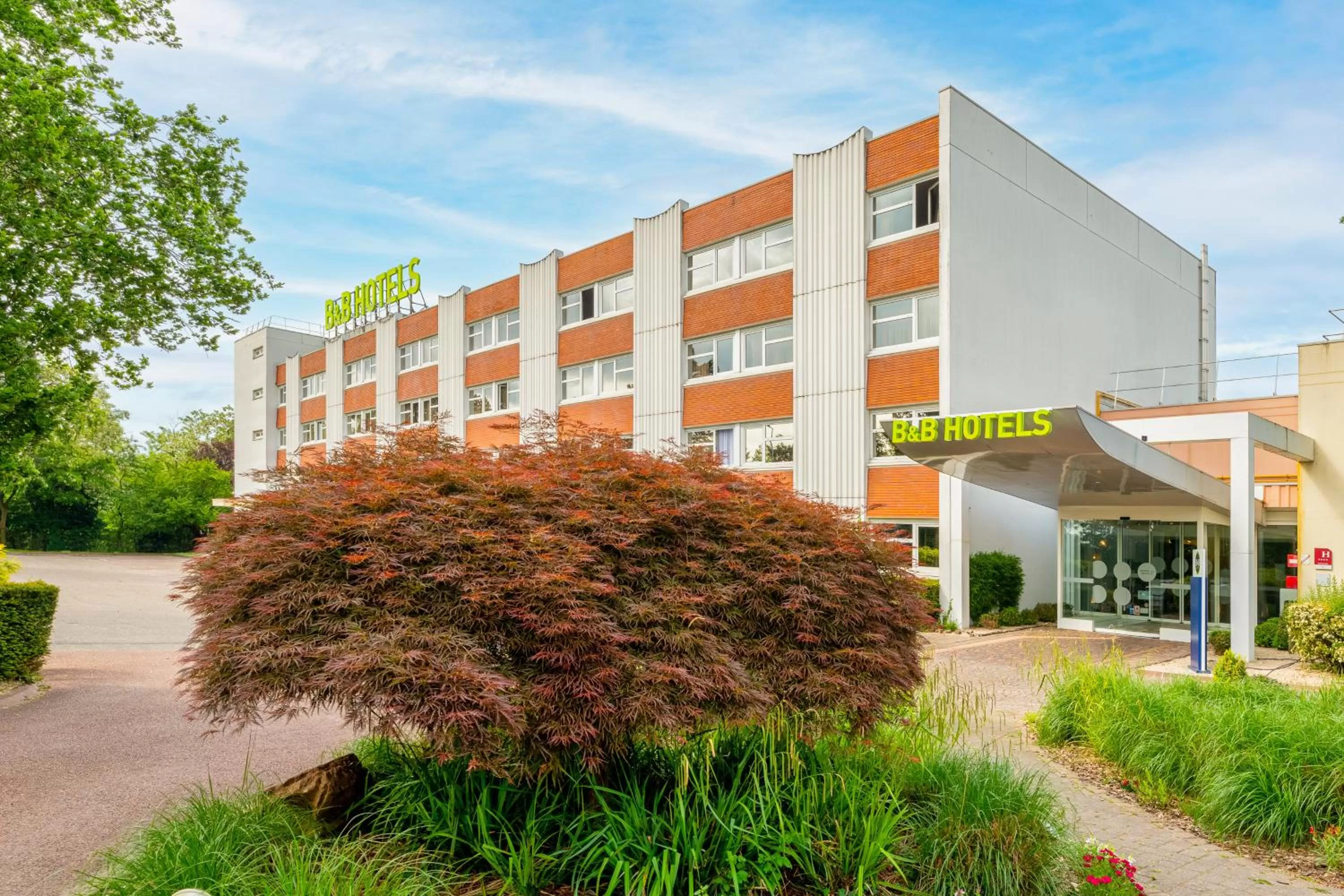 Property building in B&B HOTEL Lyon Nord 4 étoiles