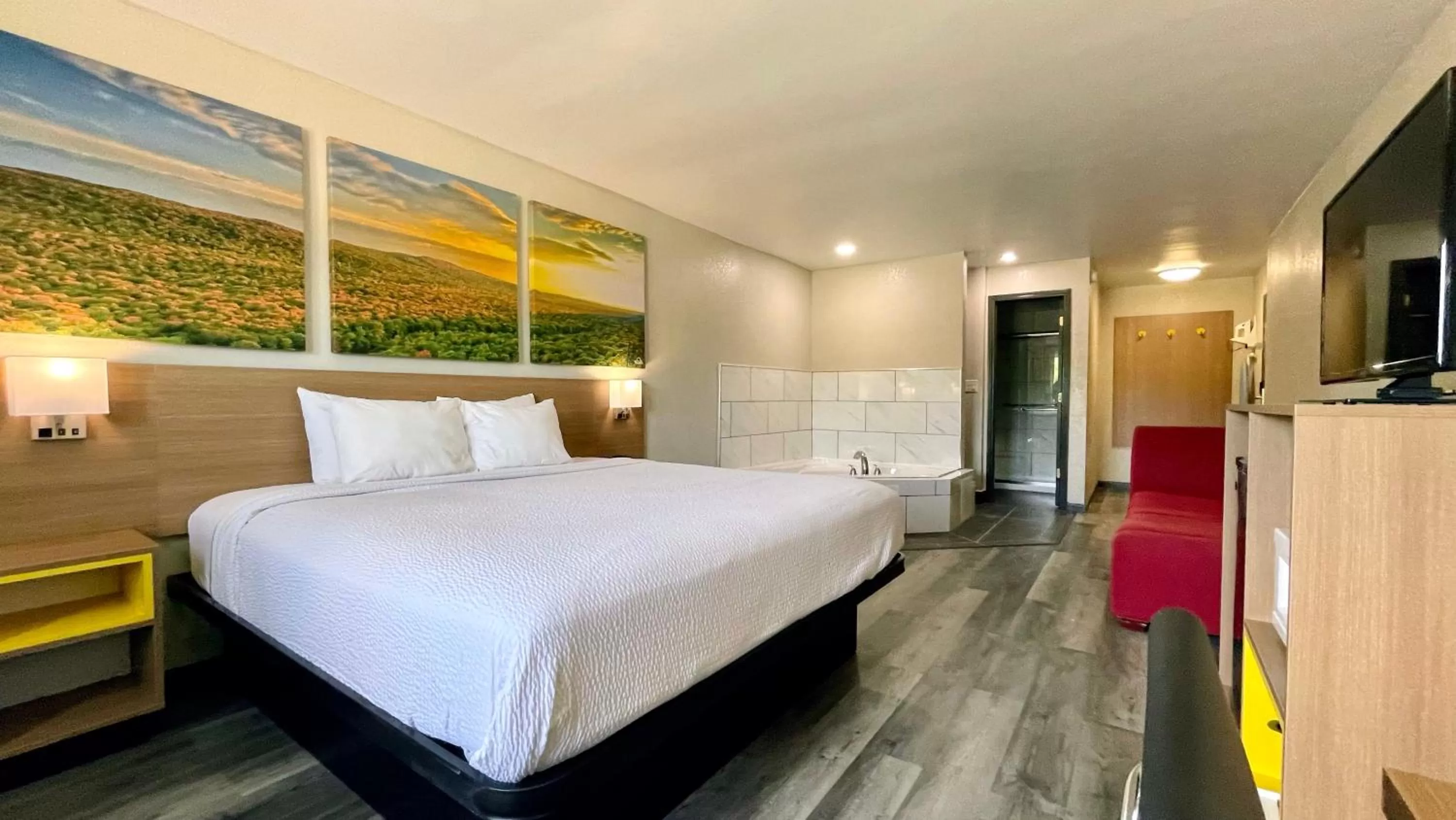 Photo of the whole room, Bed in Days Inn by Wyndham Columbus IN