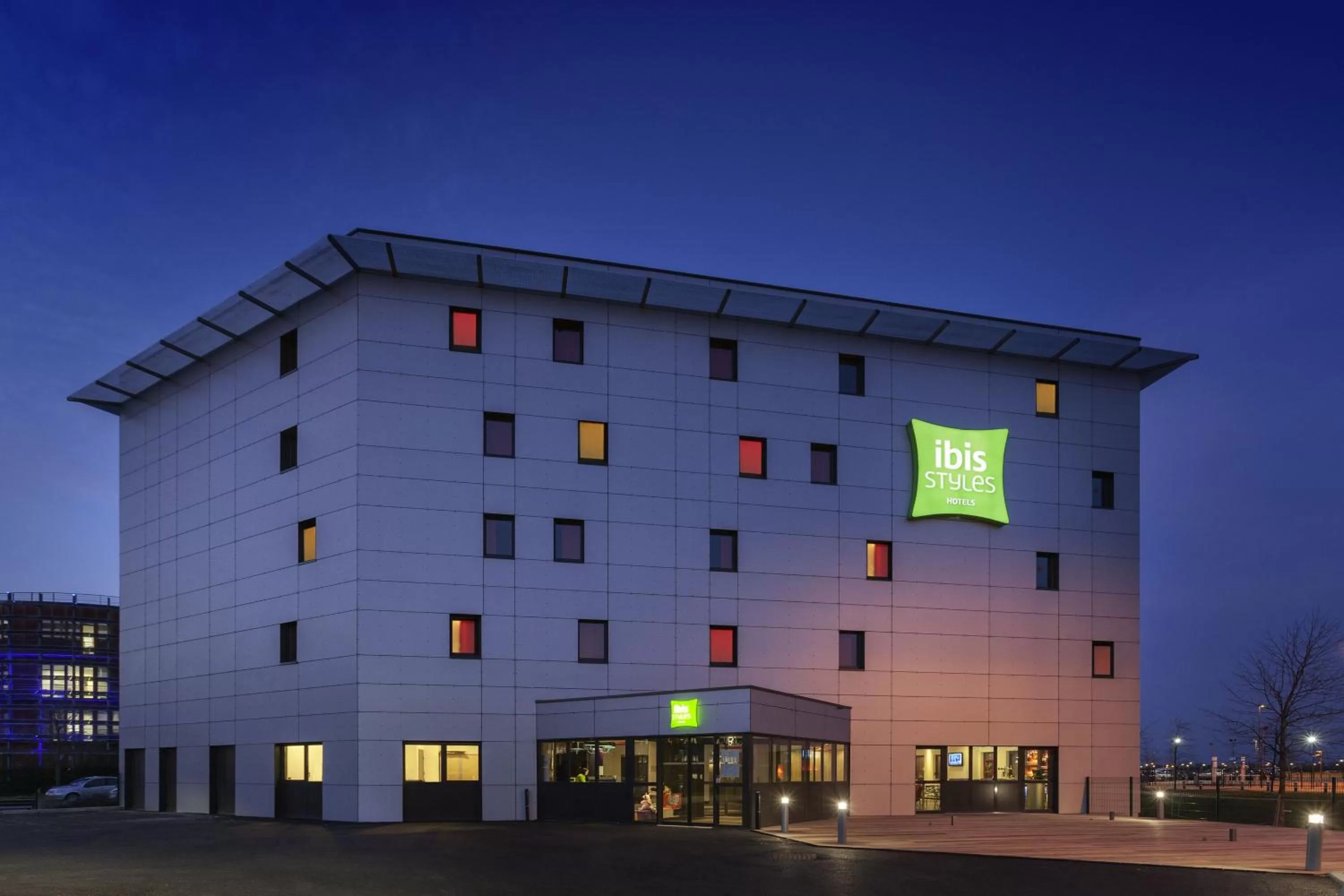 Facade/entrance in ibis Styles Romans-Valence Gare TGV