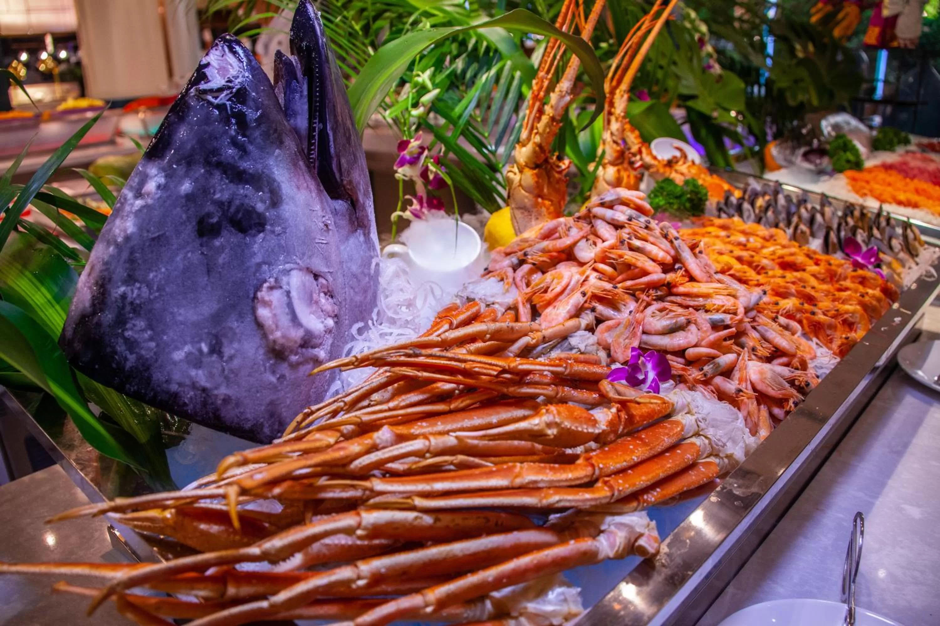 Food in Wyndham Qingdao l Free Fixed-Time Shuttle Service Between Hotel and Airport & North Railway Station l Outdoor Children's Amusement Park l 1-Hour Play Snooker or Table Tennis