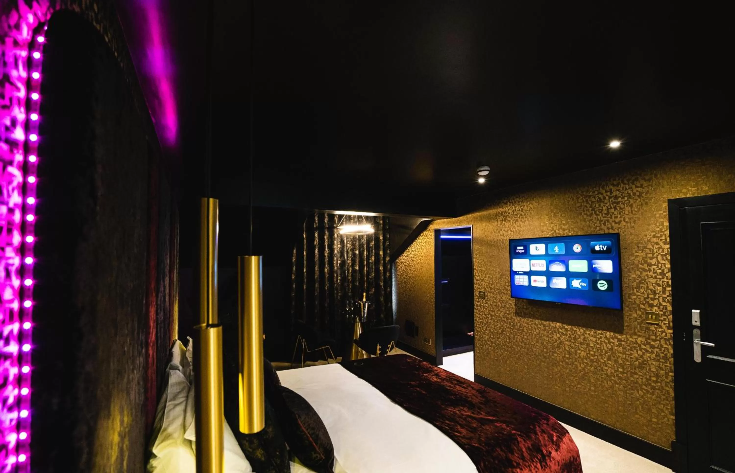 Bed in The Cranleigh Boutique