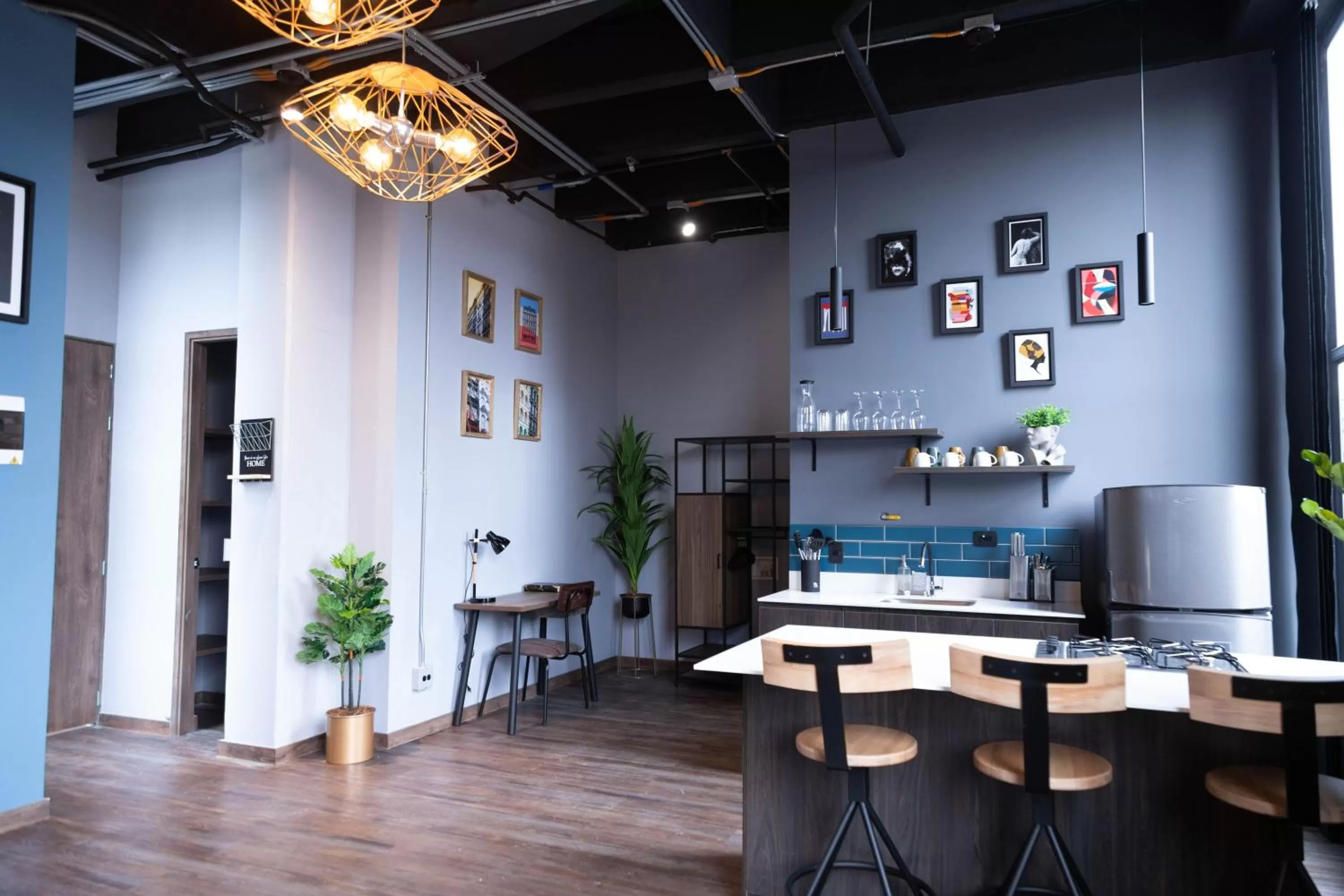 Photo of the whole room in Royal Living Poblado