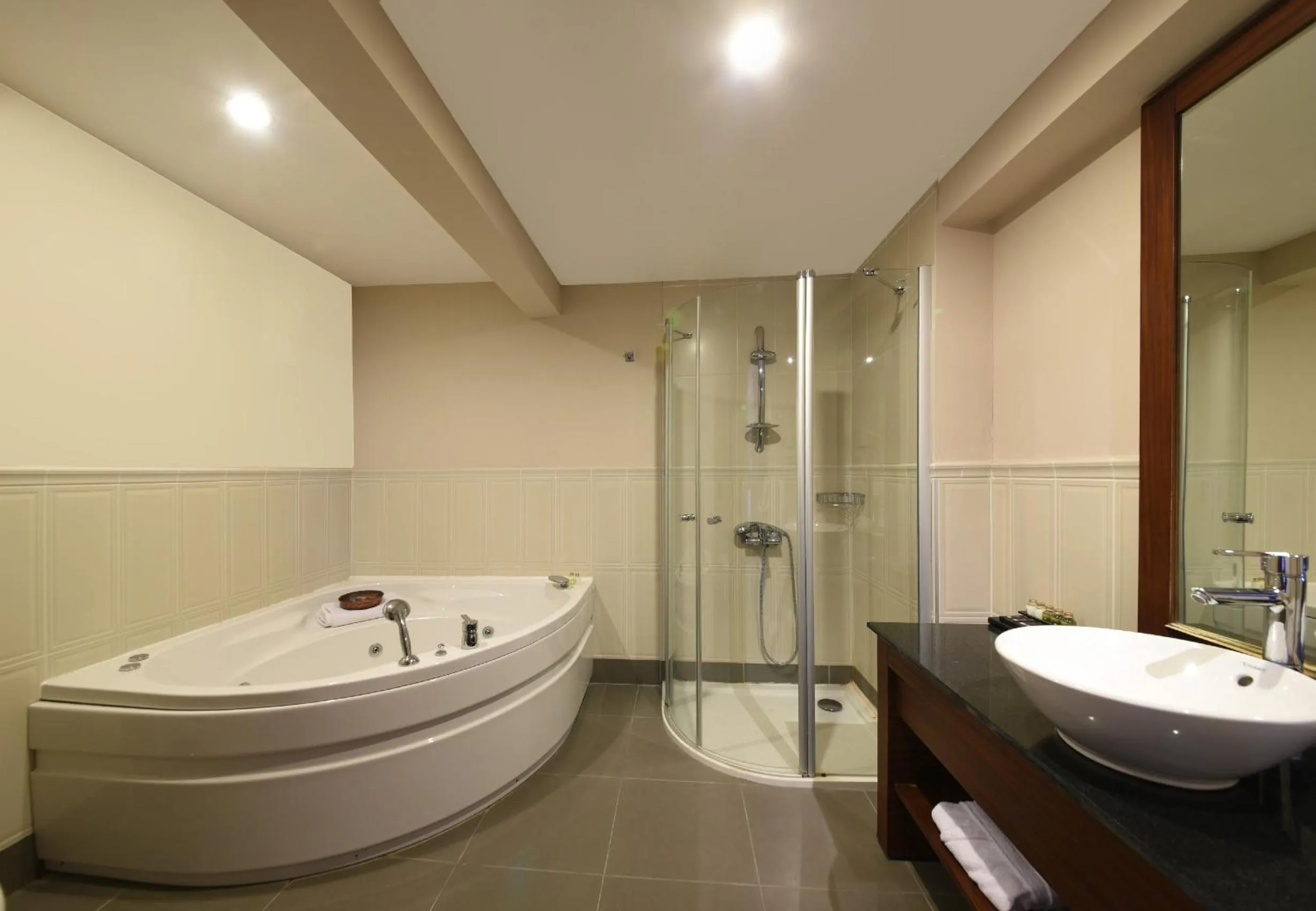 Bathroom in Tiara Thermal & SPA Hotel