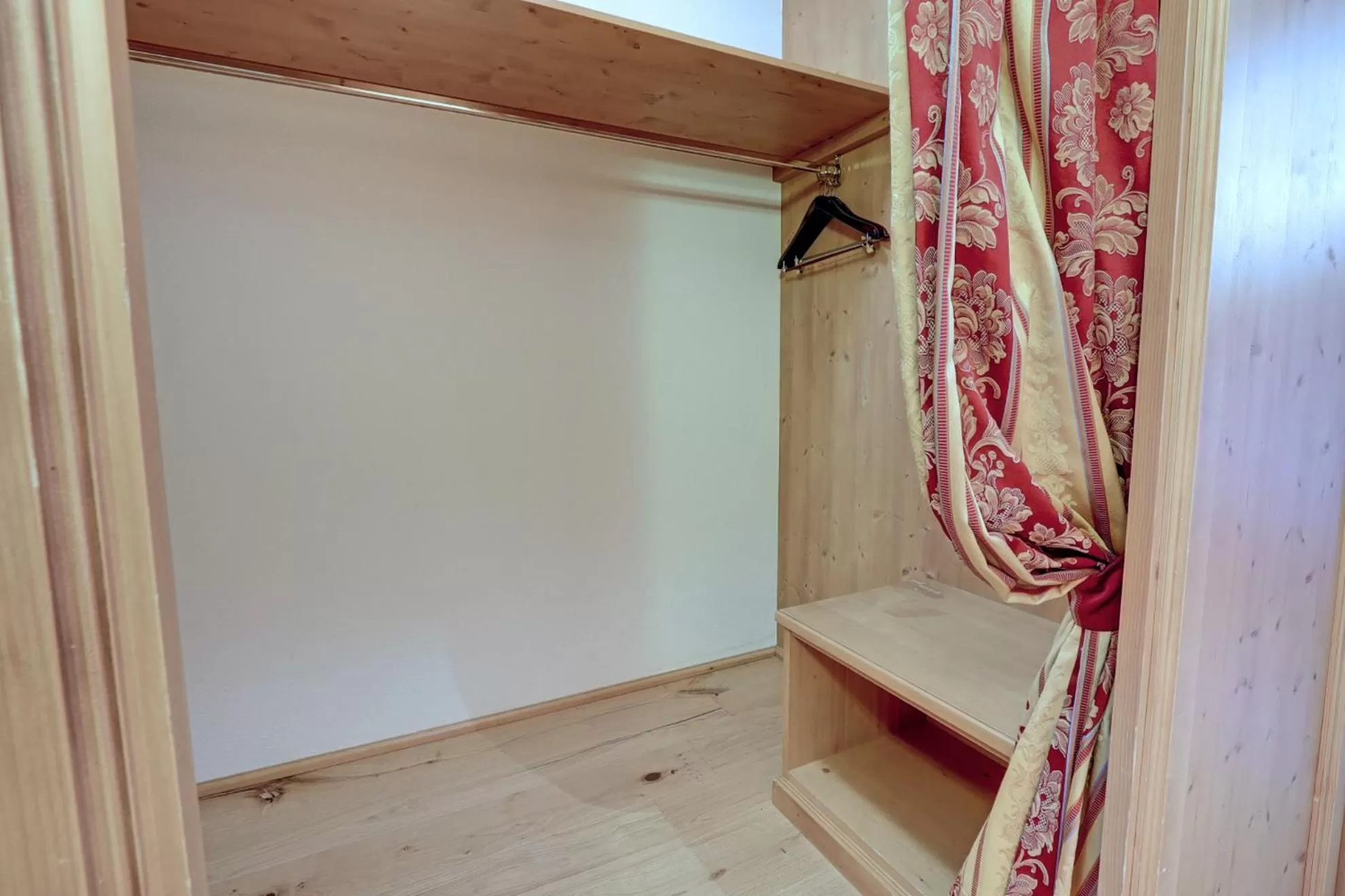 wardrobe in Leading Relax Hotel Maria