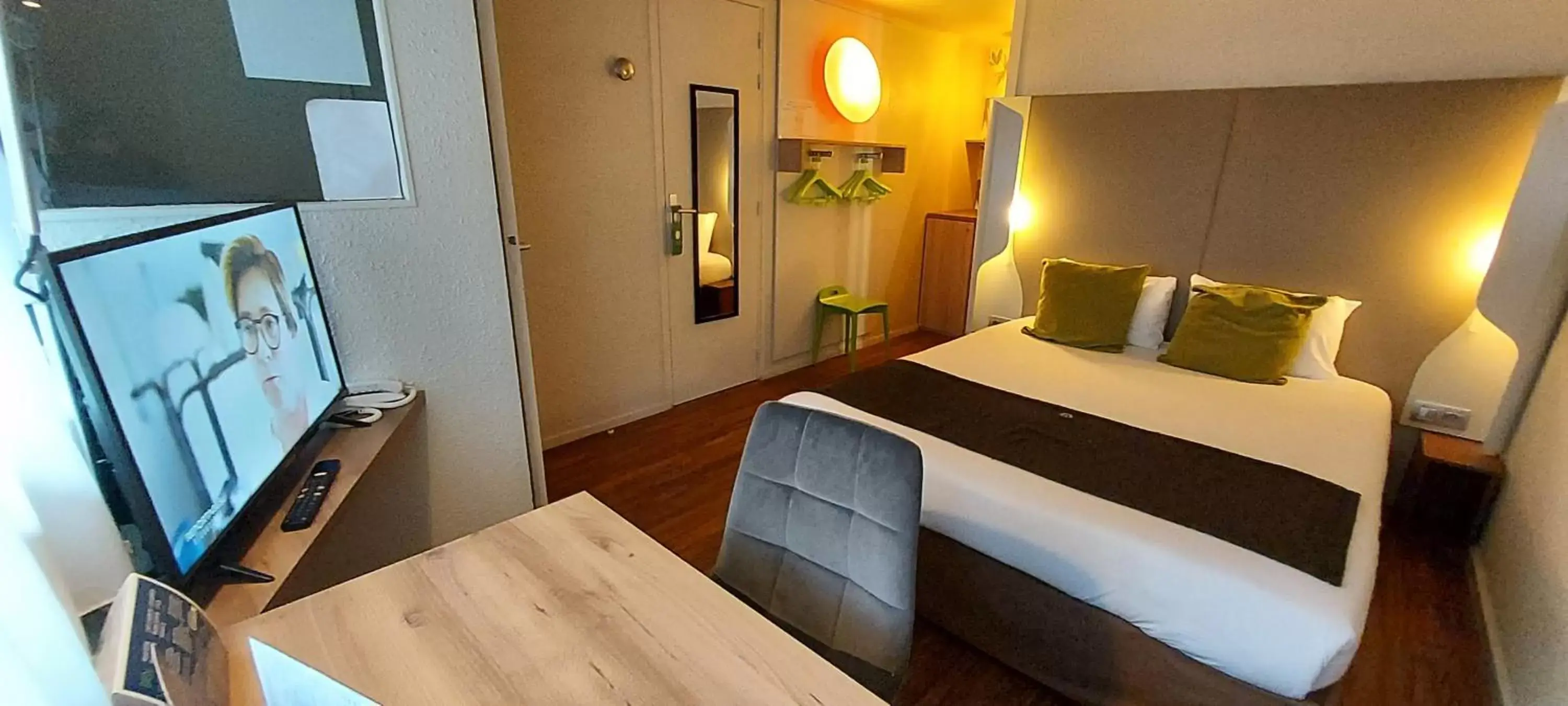 1 Double Bed - Superior Room in Campanile NATURE - Le Mans Est 1 Double Bed - Superior Room in Campanile NATURE - Le Mans Est