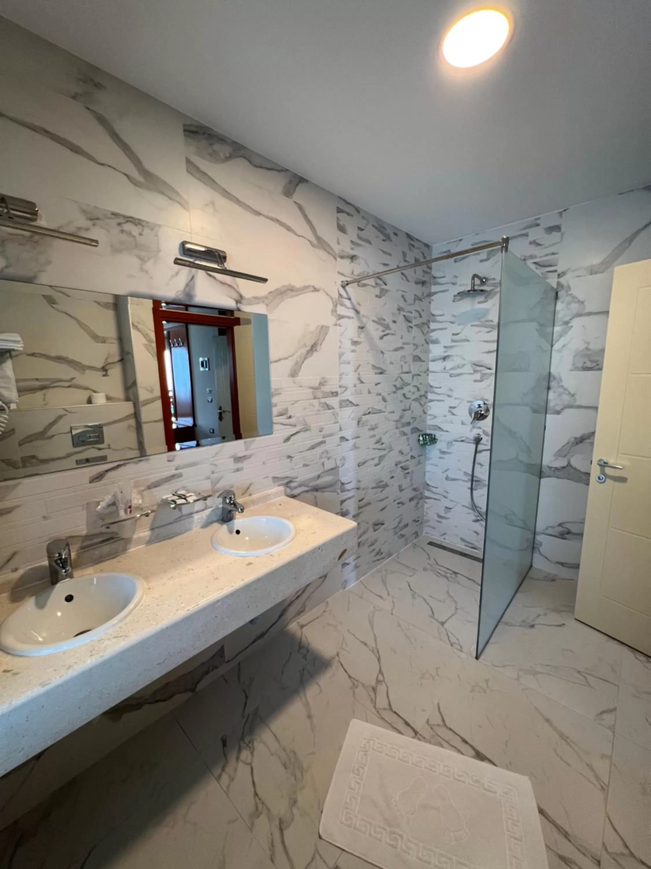 Bathroom in Hotel Millennium