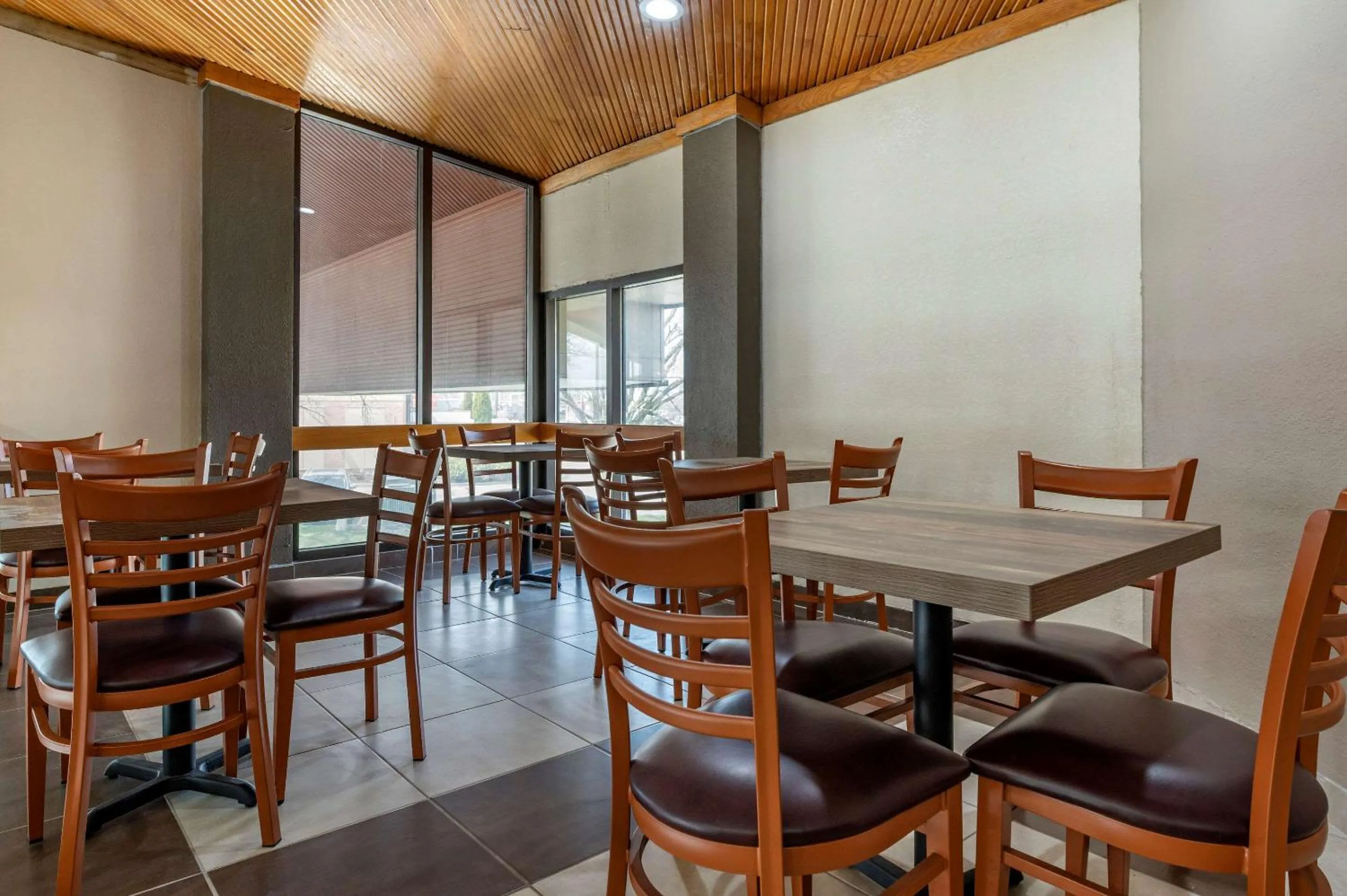 Lobby or reception in Suburban Studios Lafayette