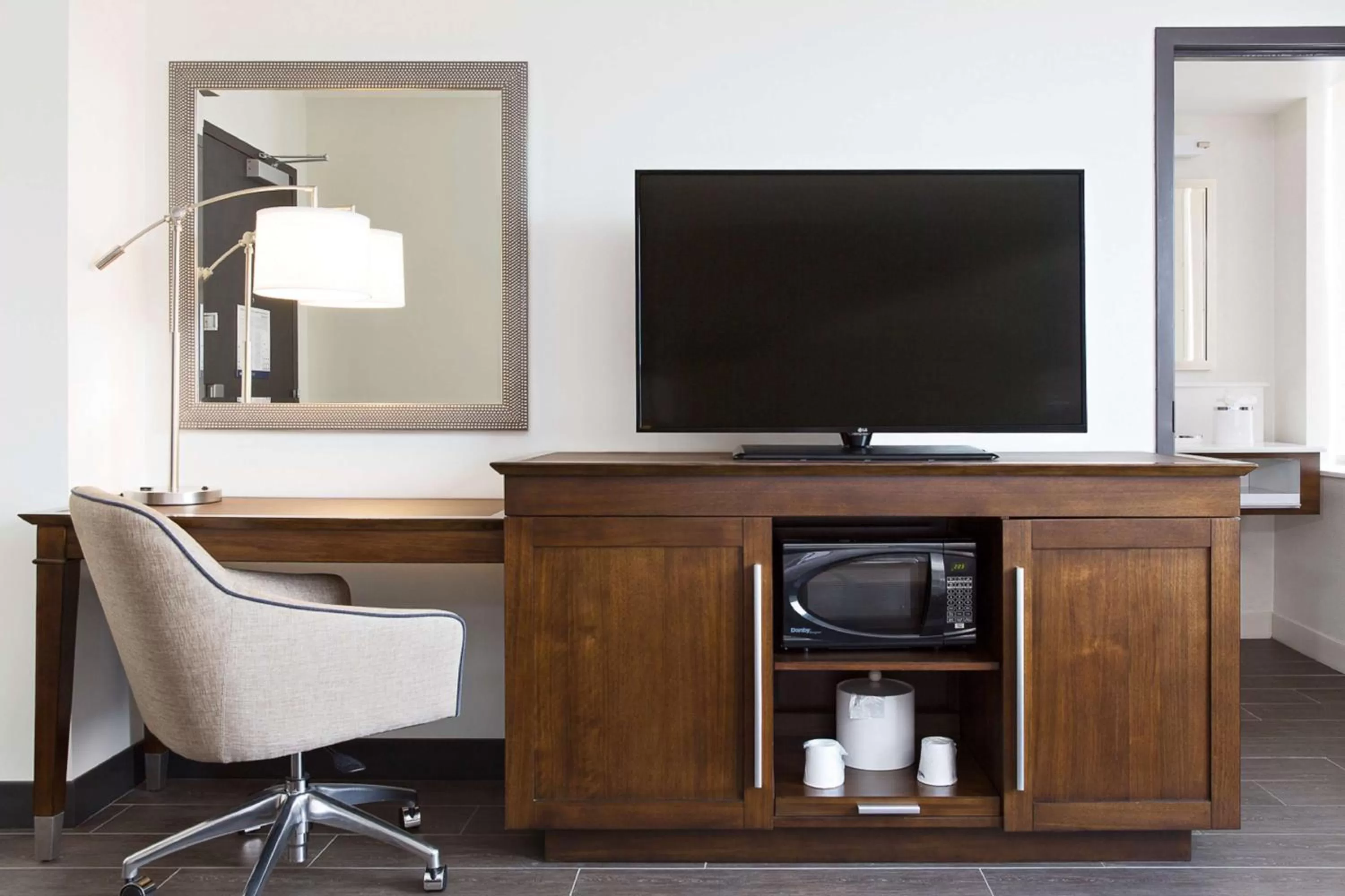 Bed in Hampton Inn & Suites Dallas Downtown