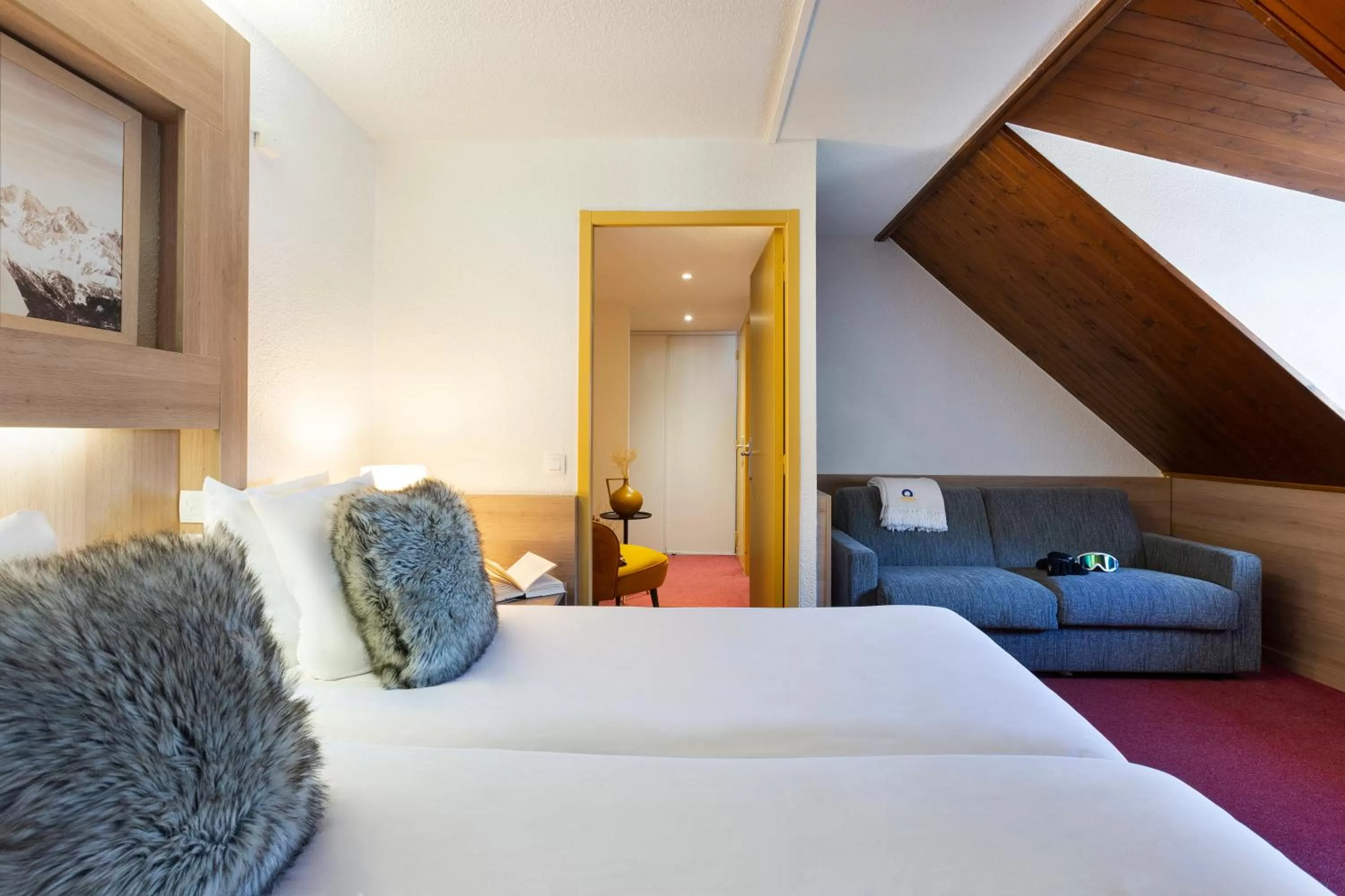Bedroom, Bed in SOWELL HOTELS Mont Blanc et SPA