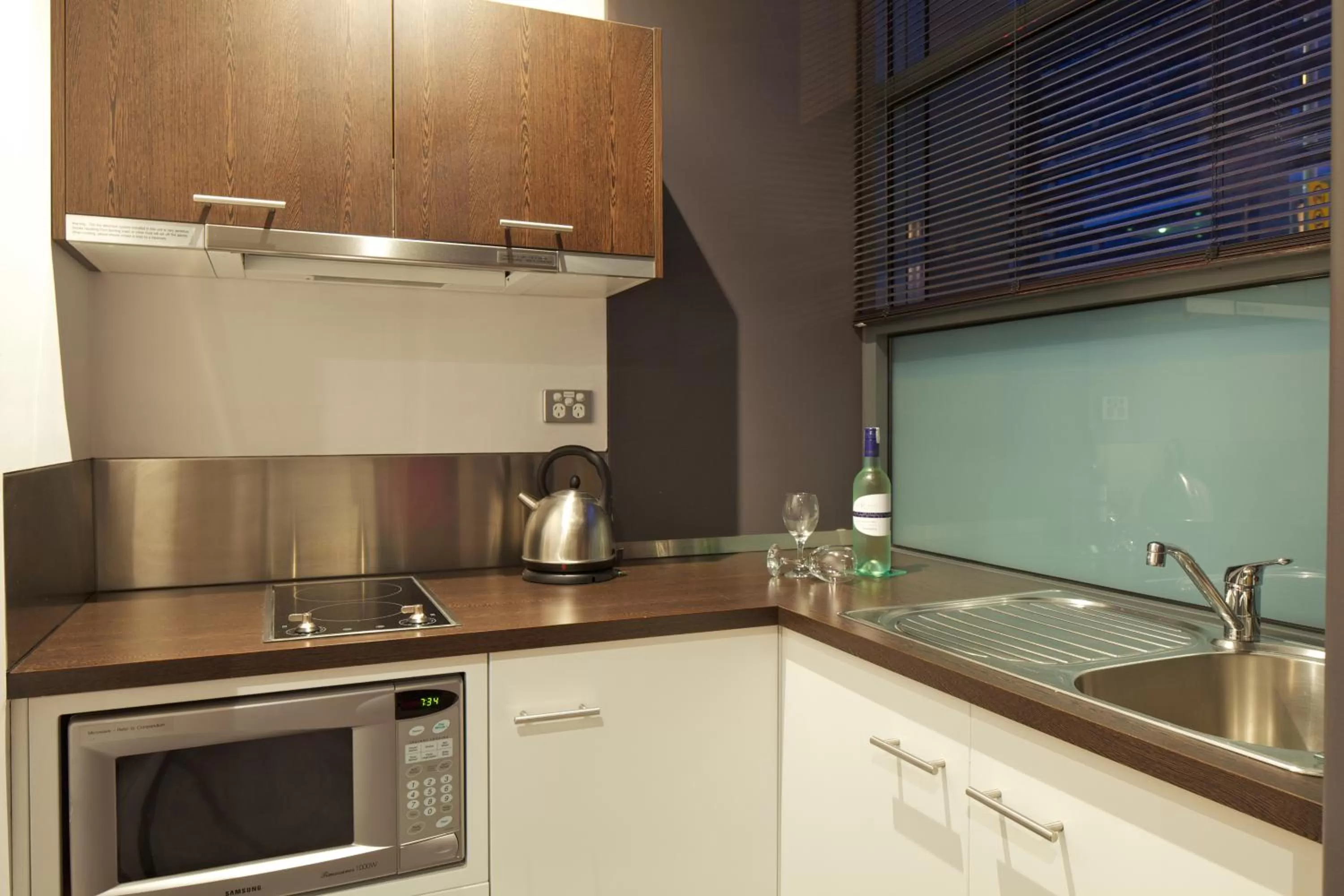 Kitchen or kitchenette in Zero Davey Boutique Apartment Hotel
