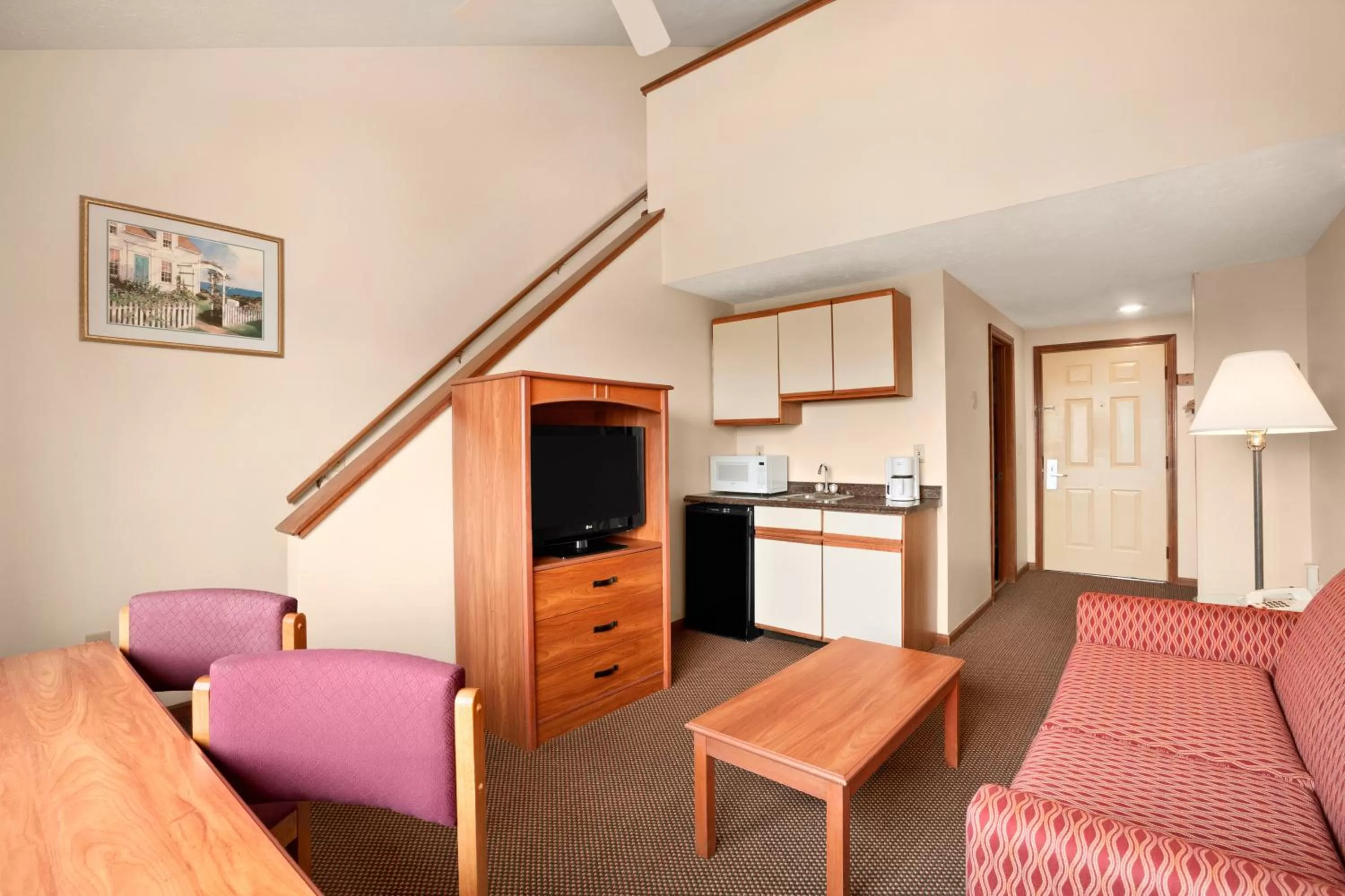 Kitchen or kitchenette, Seating Area in Days Inn by Wyndham Colchester Burlington