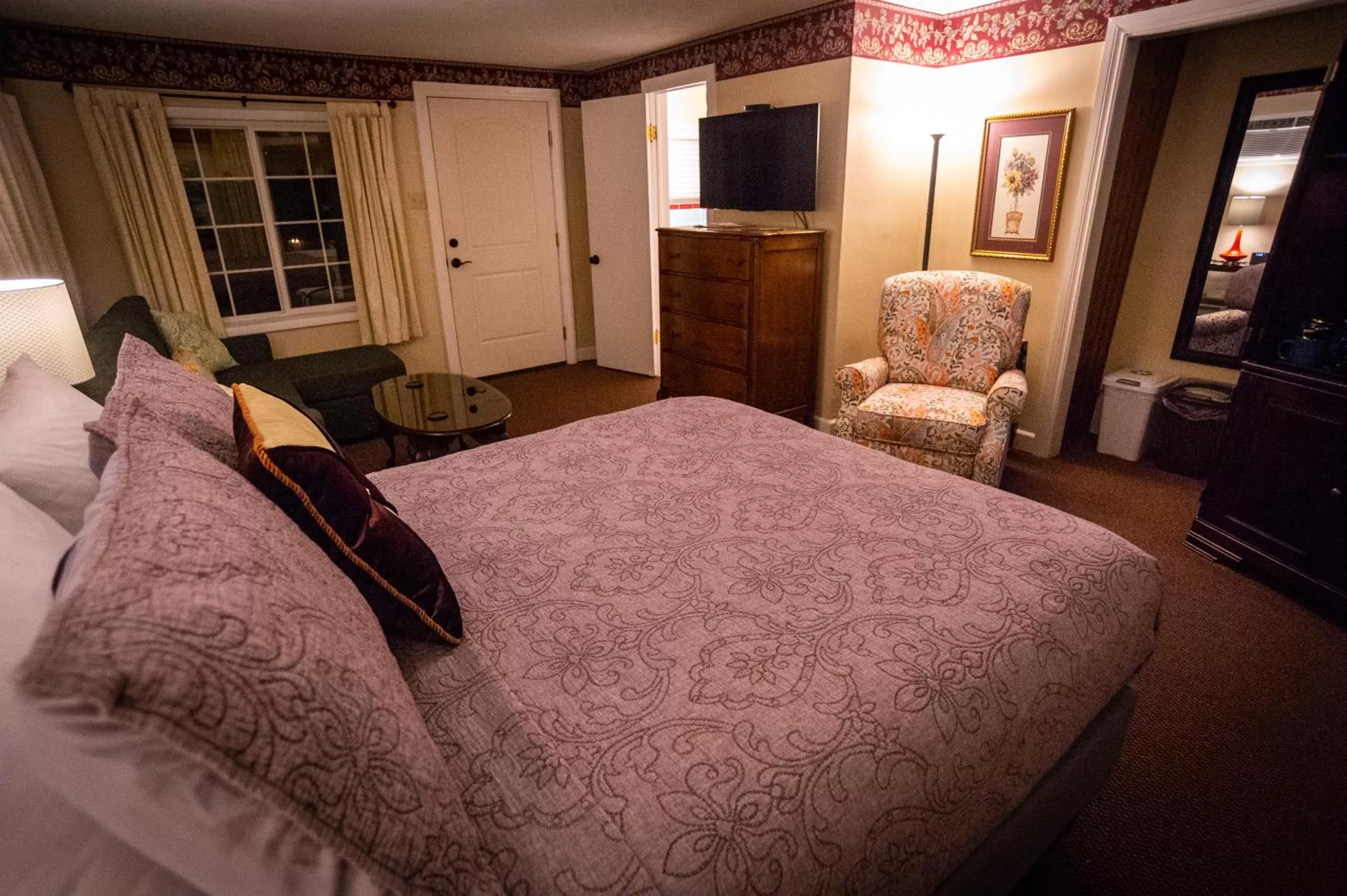 Bed in Sherwood Court Cottages