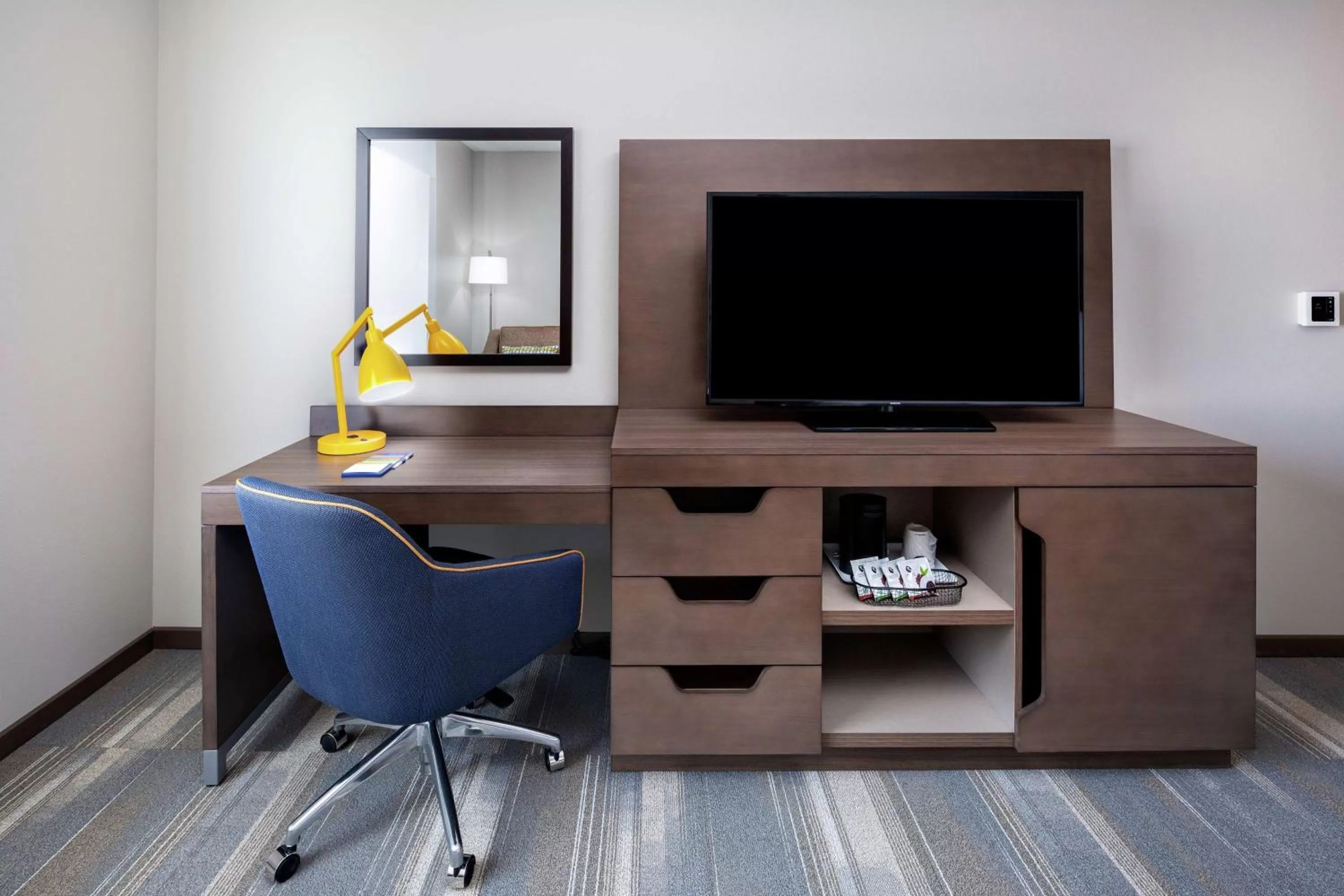 Bedroom in Hampton Inn & Suites San Diego Airport Liberty Station