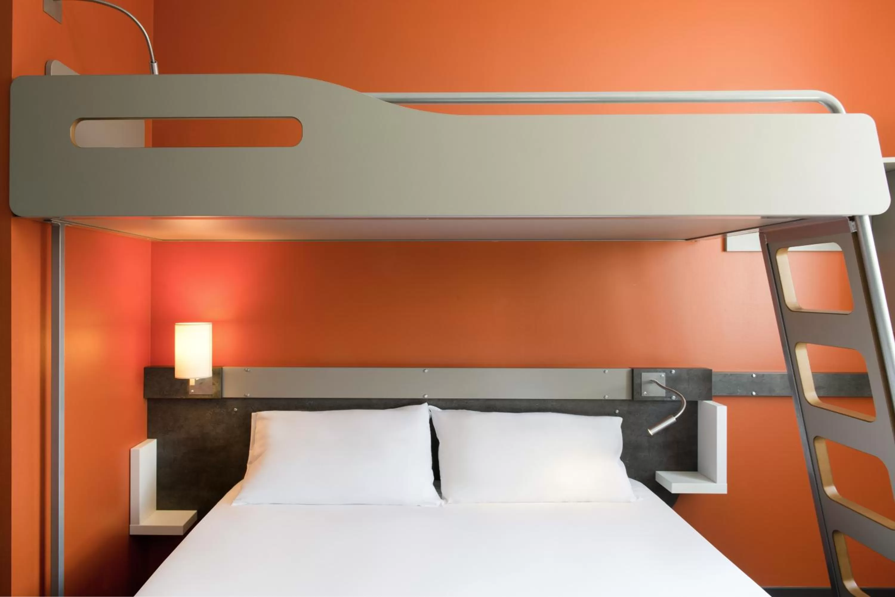 Bedroom, Bed in ibis budget Aéroport Lyon Saint Exupéry