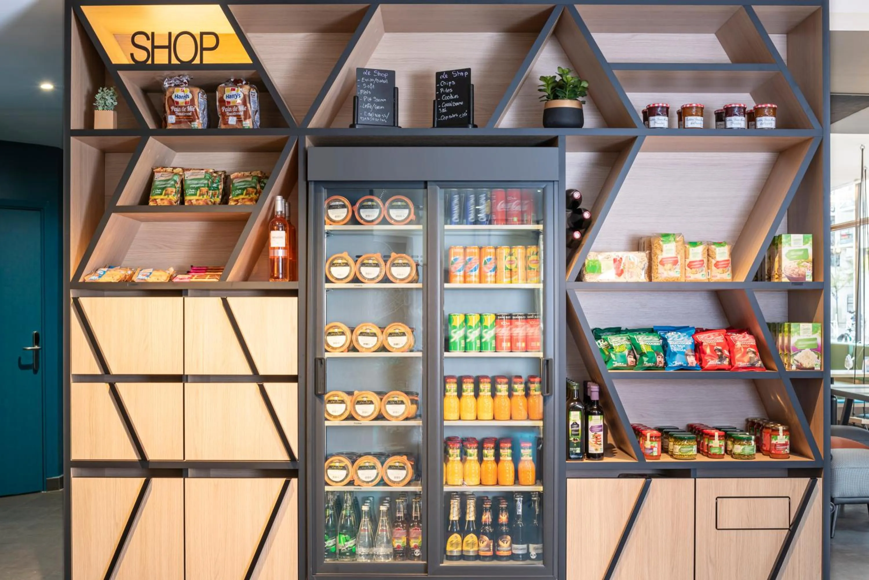 On-site shops in Aparthotel Adagio Paris Montrouge