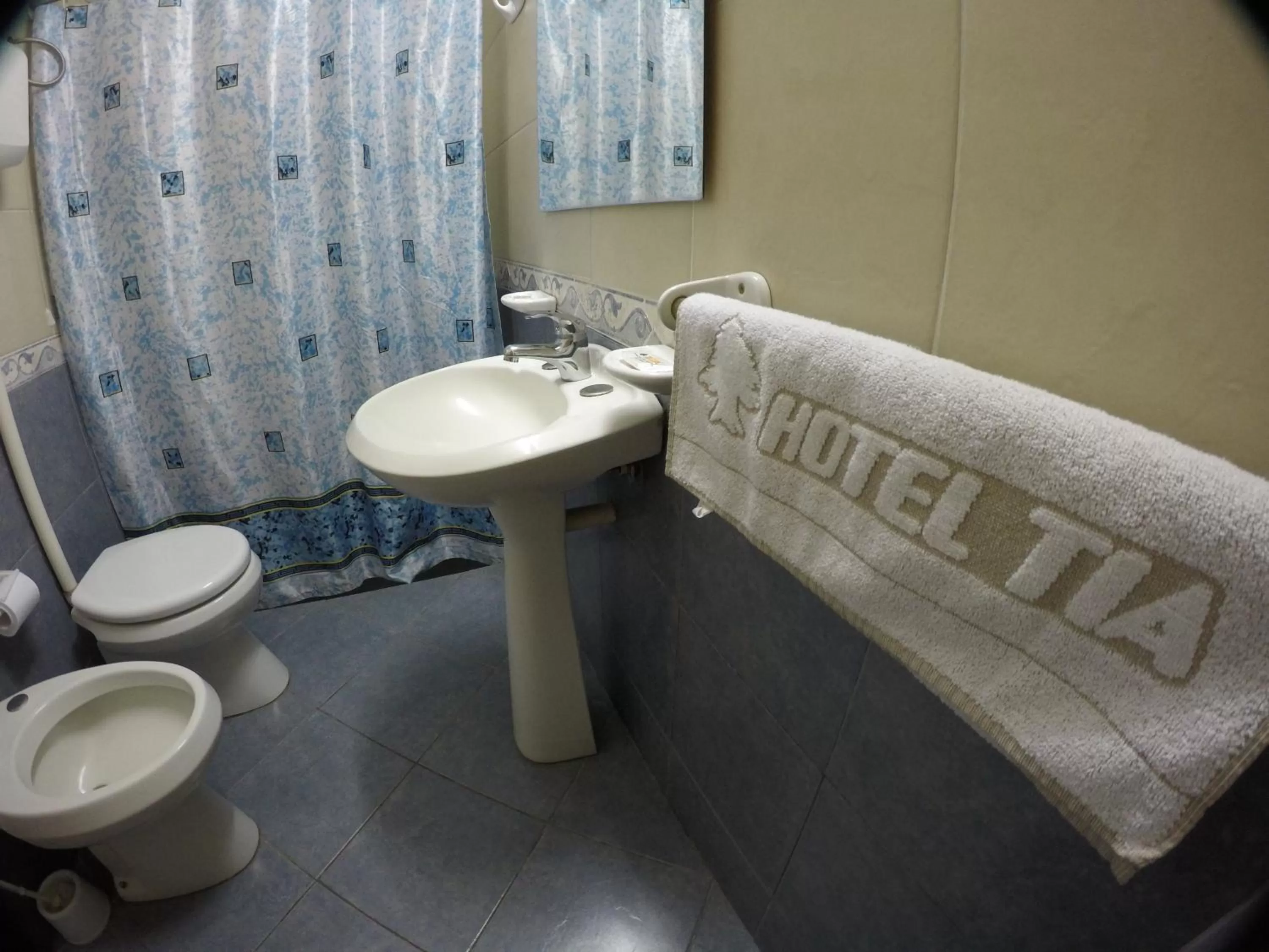 Bathroom in Hotel Tia