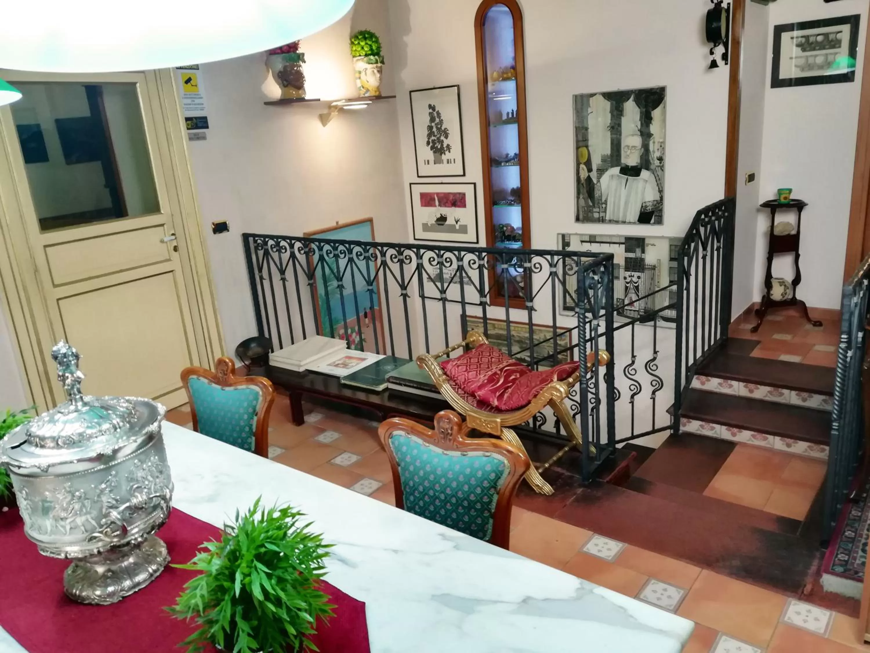 Communal lounge/ TV room in Vittorio Emanuele Rooms di Prinzi