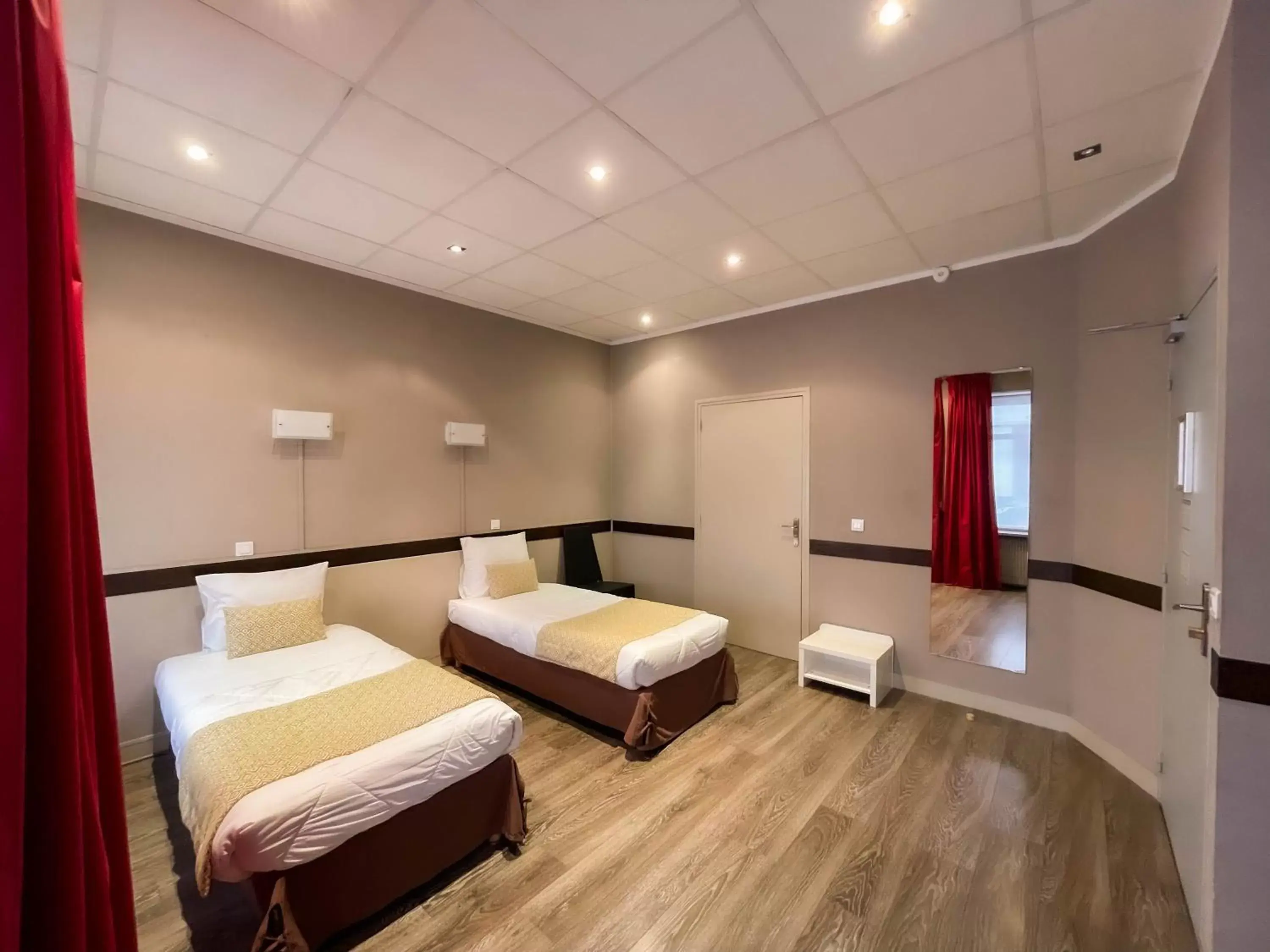 Standard Twin Room in Splendid Hôtel Standard Twin Room in Splendid Hôtel