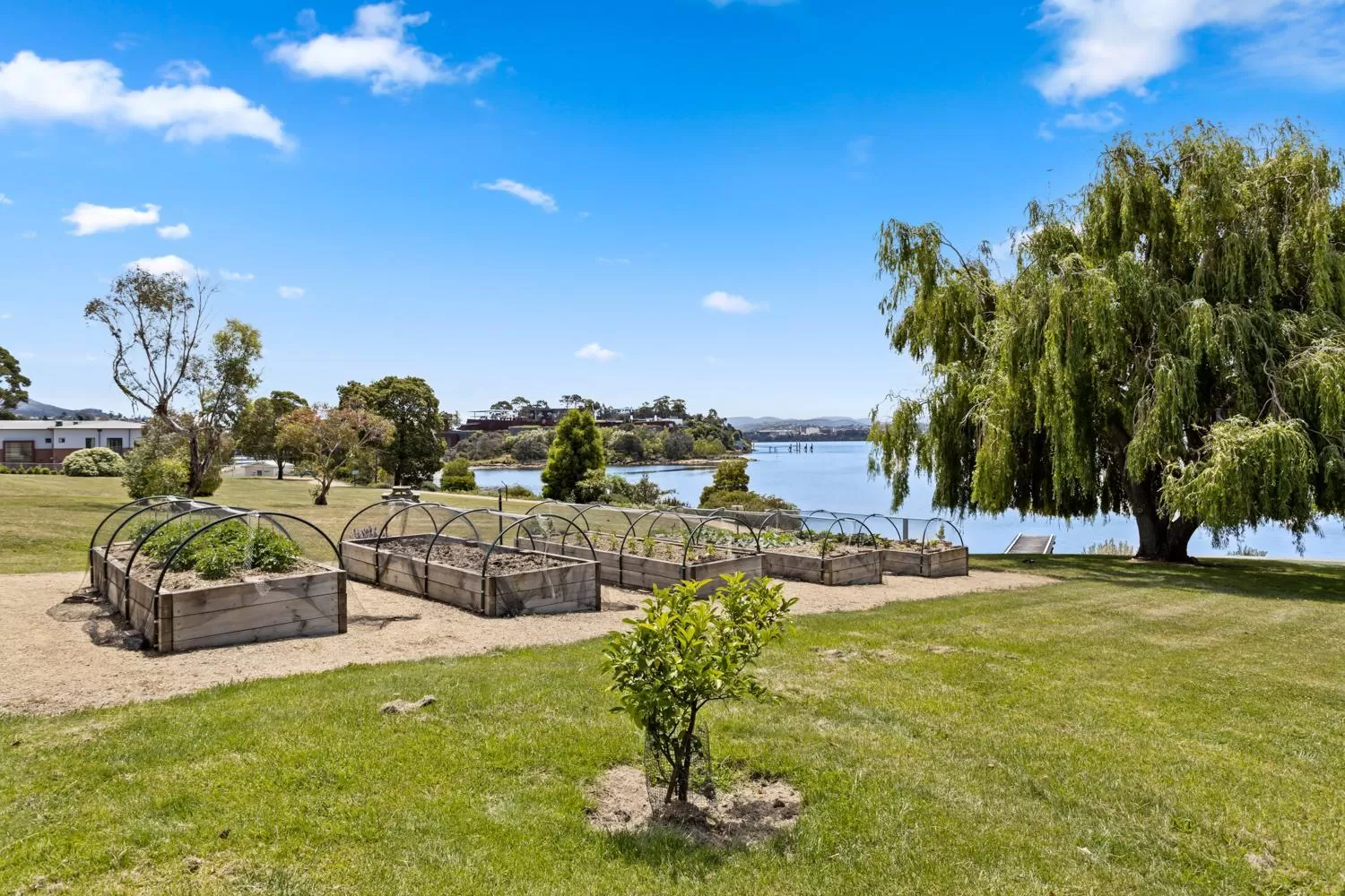 Garden in Riverfront Motel & Restaurant