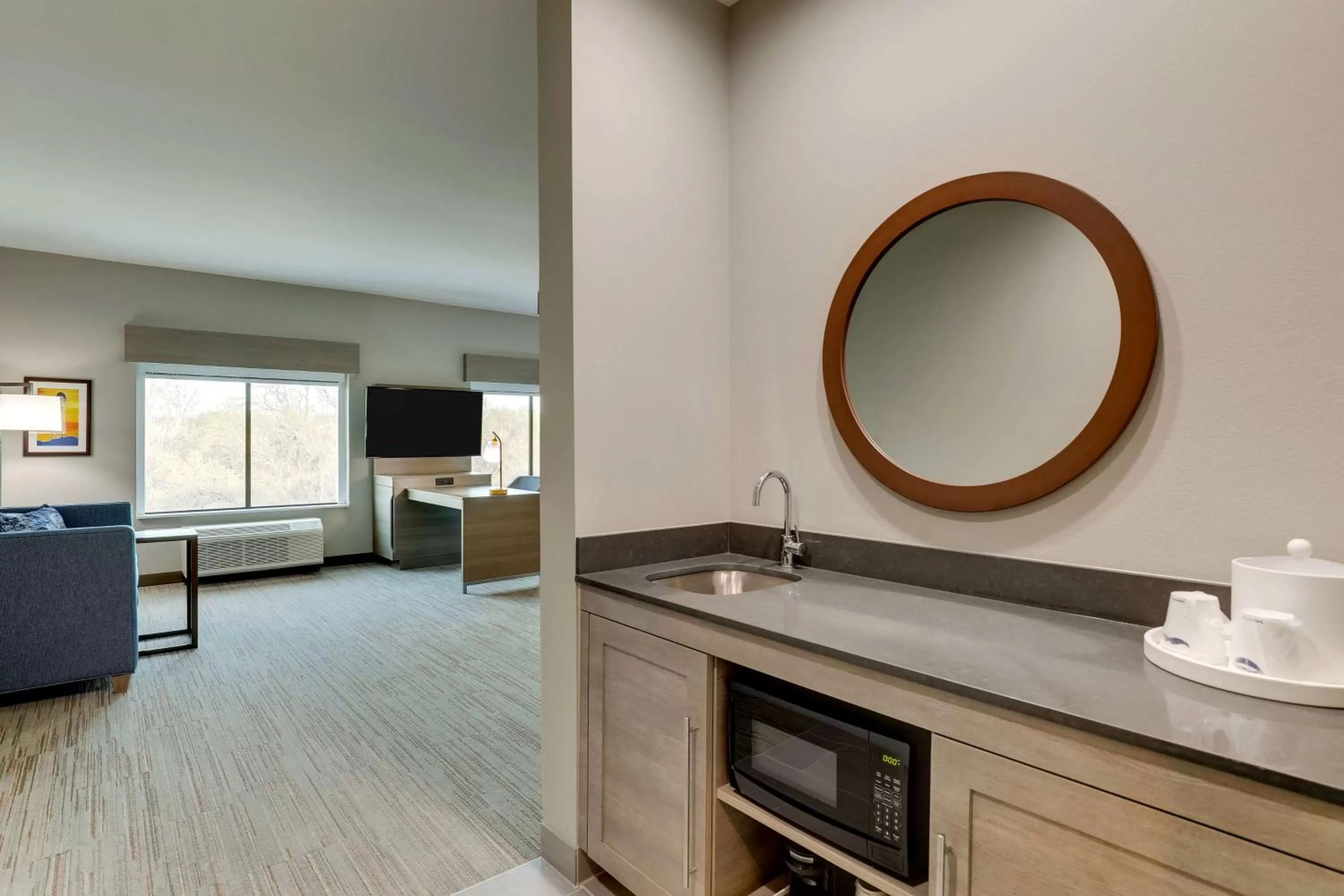 Photo of the whole room in Hampton Inn & Suites Weatherford, Tx