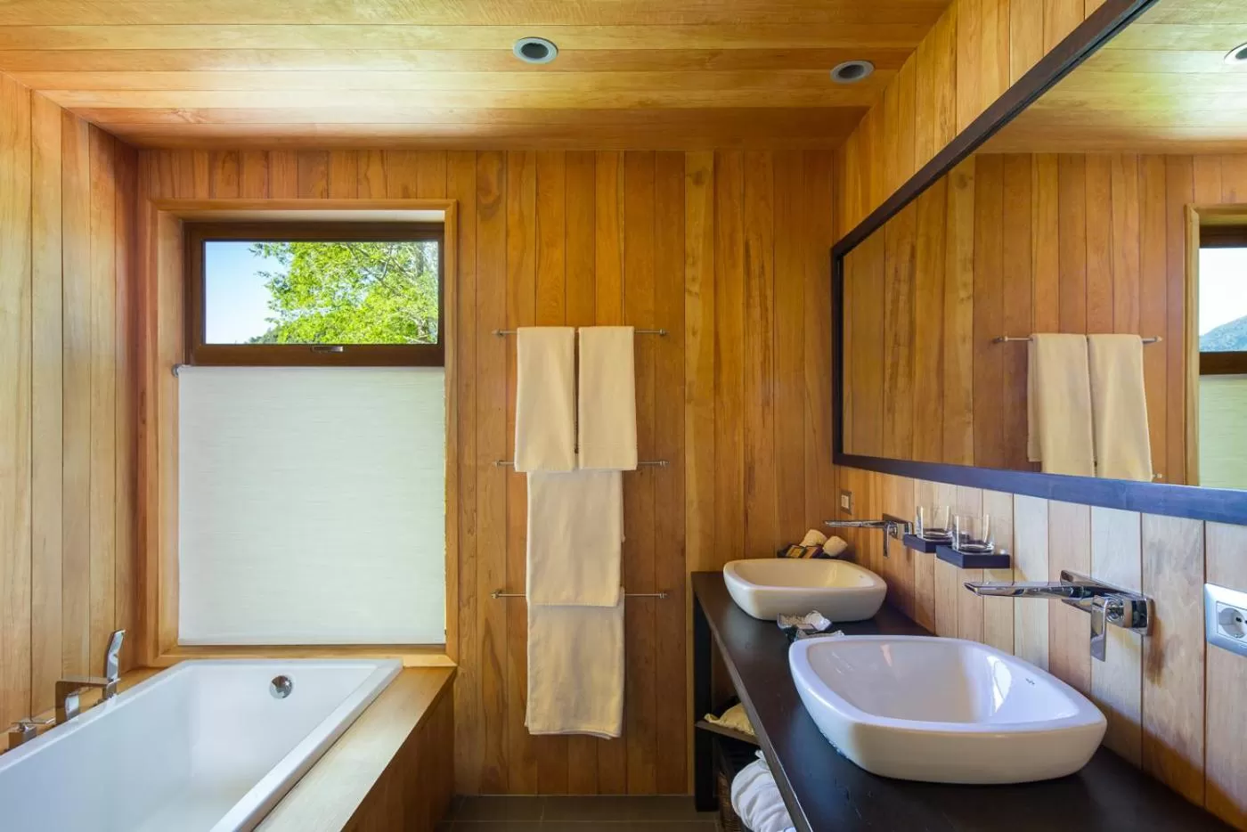 Bathroom in andBeyond Vira Vira